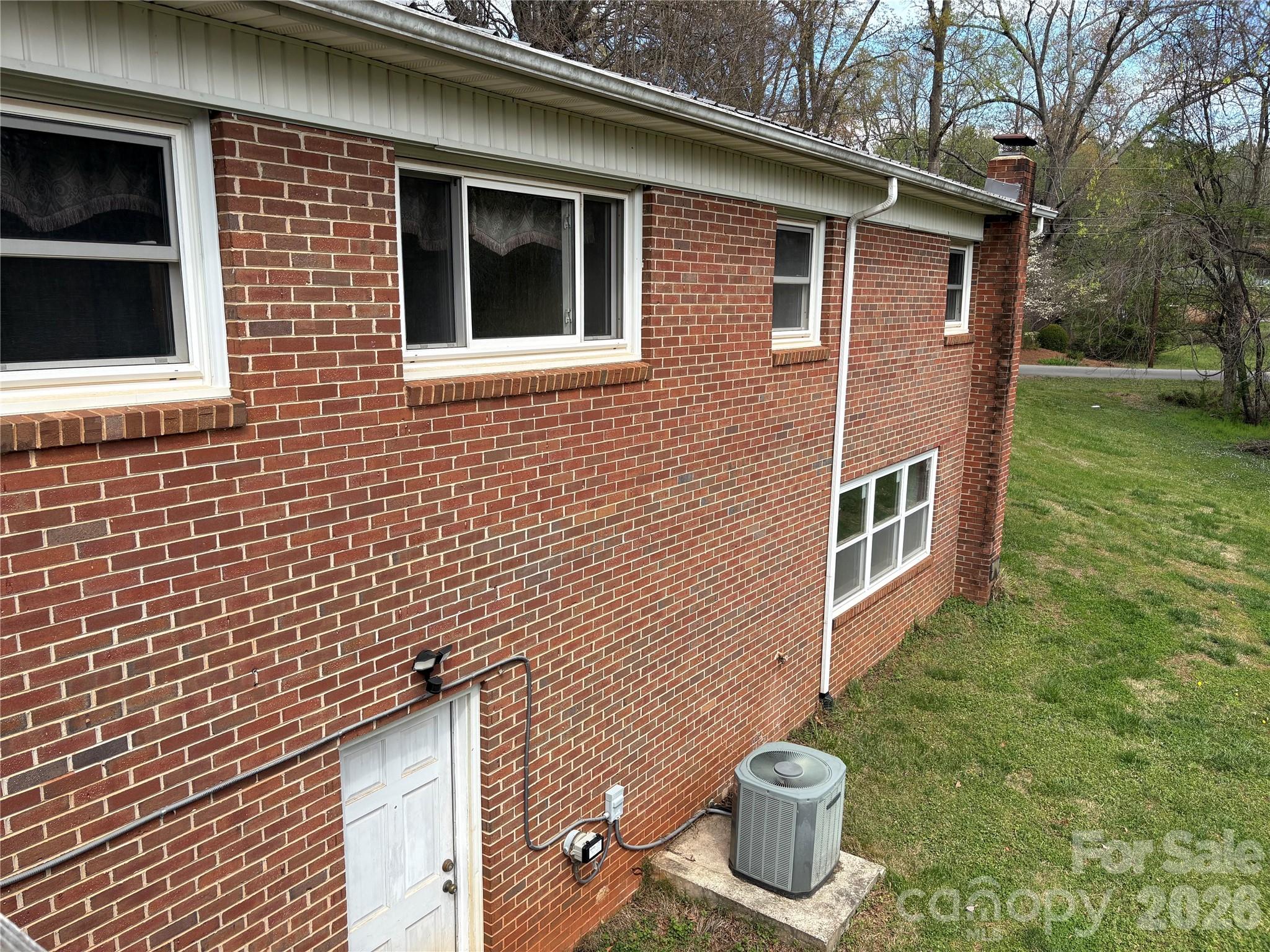 2137 23rd Street Drive SE — Hickory