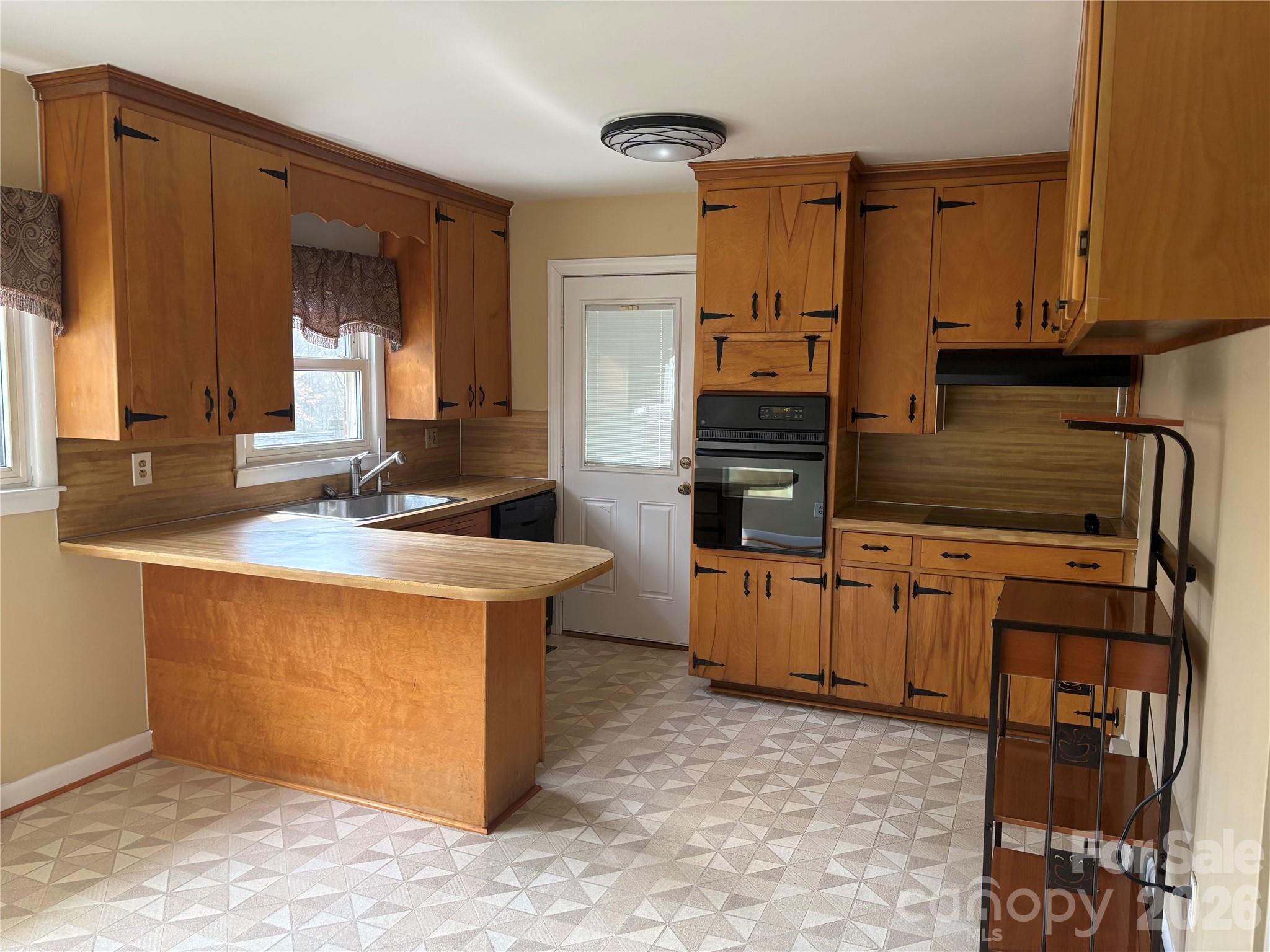 2137 23rd Street Drive SE — Hickory
