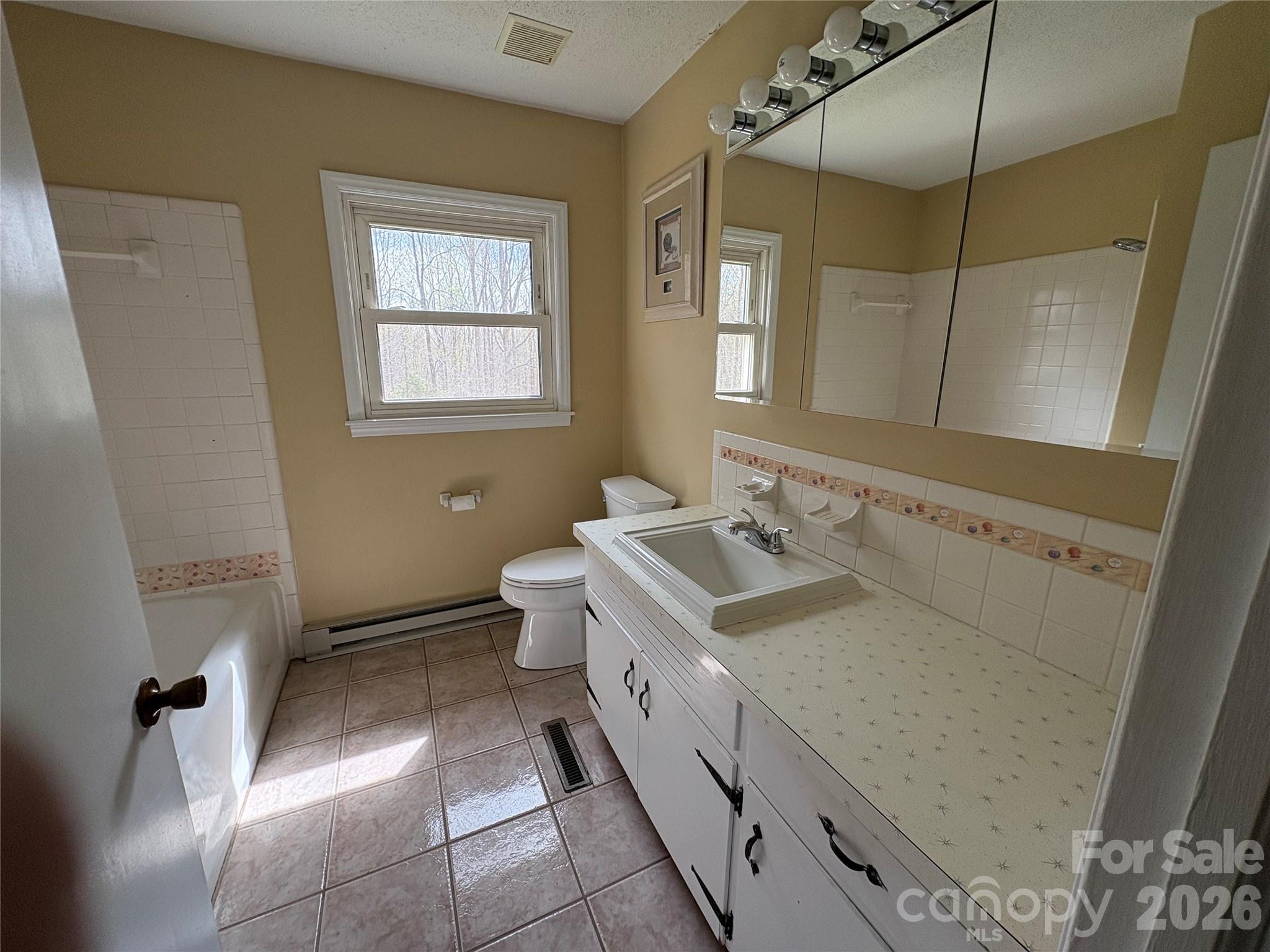2137 23rd Street Drive SE — Hickory