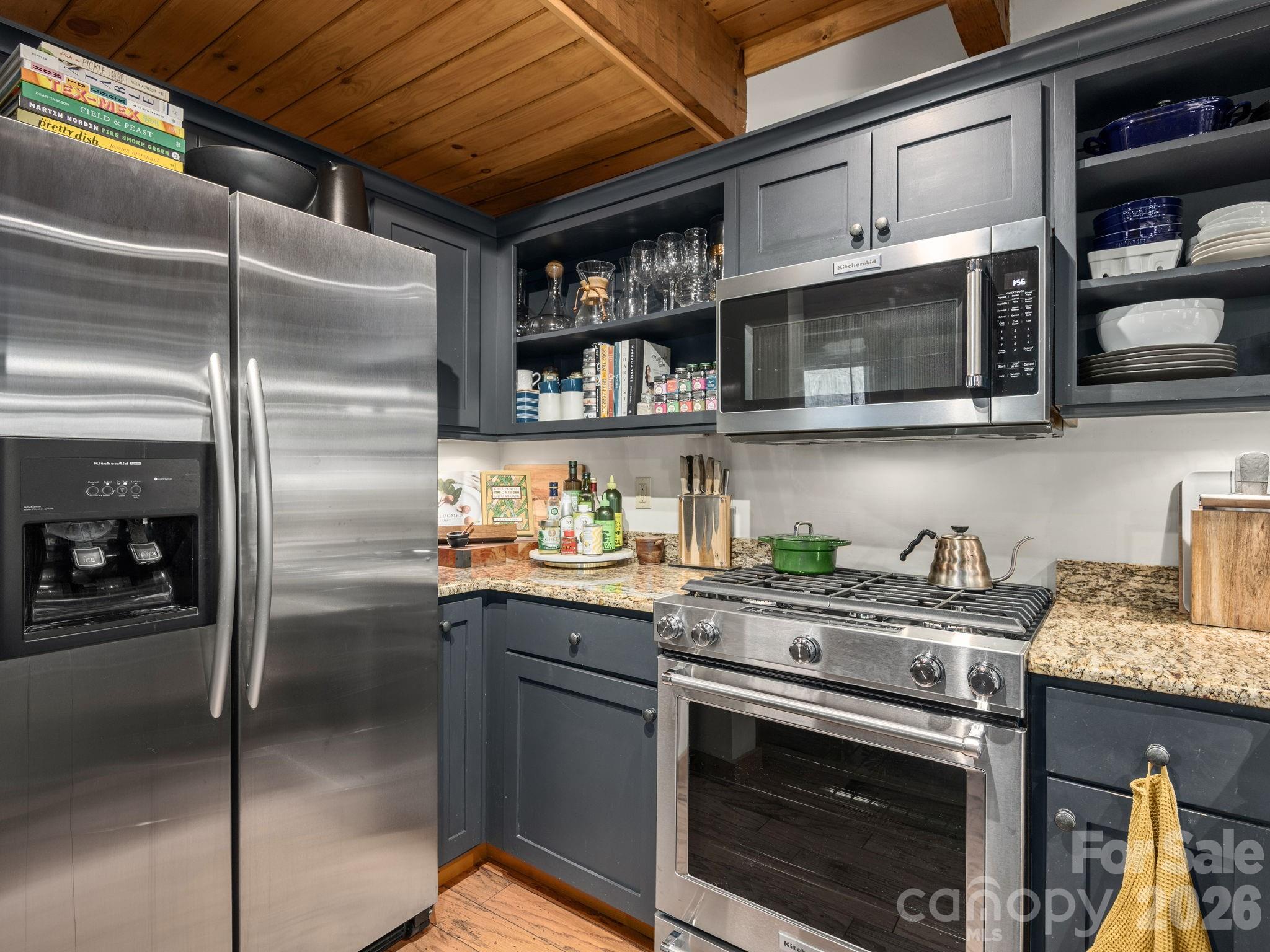 181 Grinnin Sun Road — Burnsville