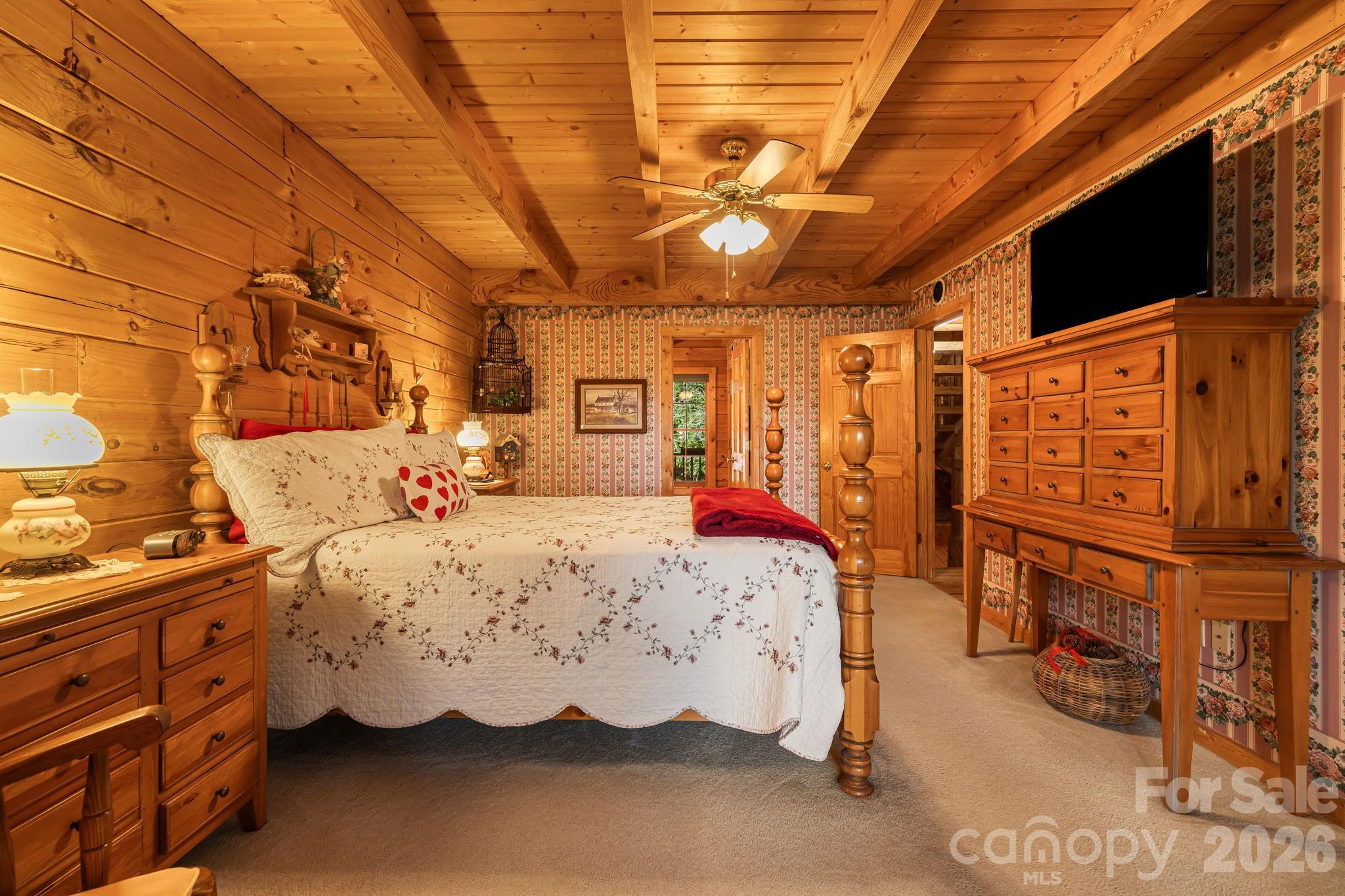 215 Goldenleaf Road — Mars Hill