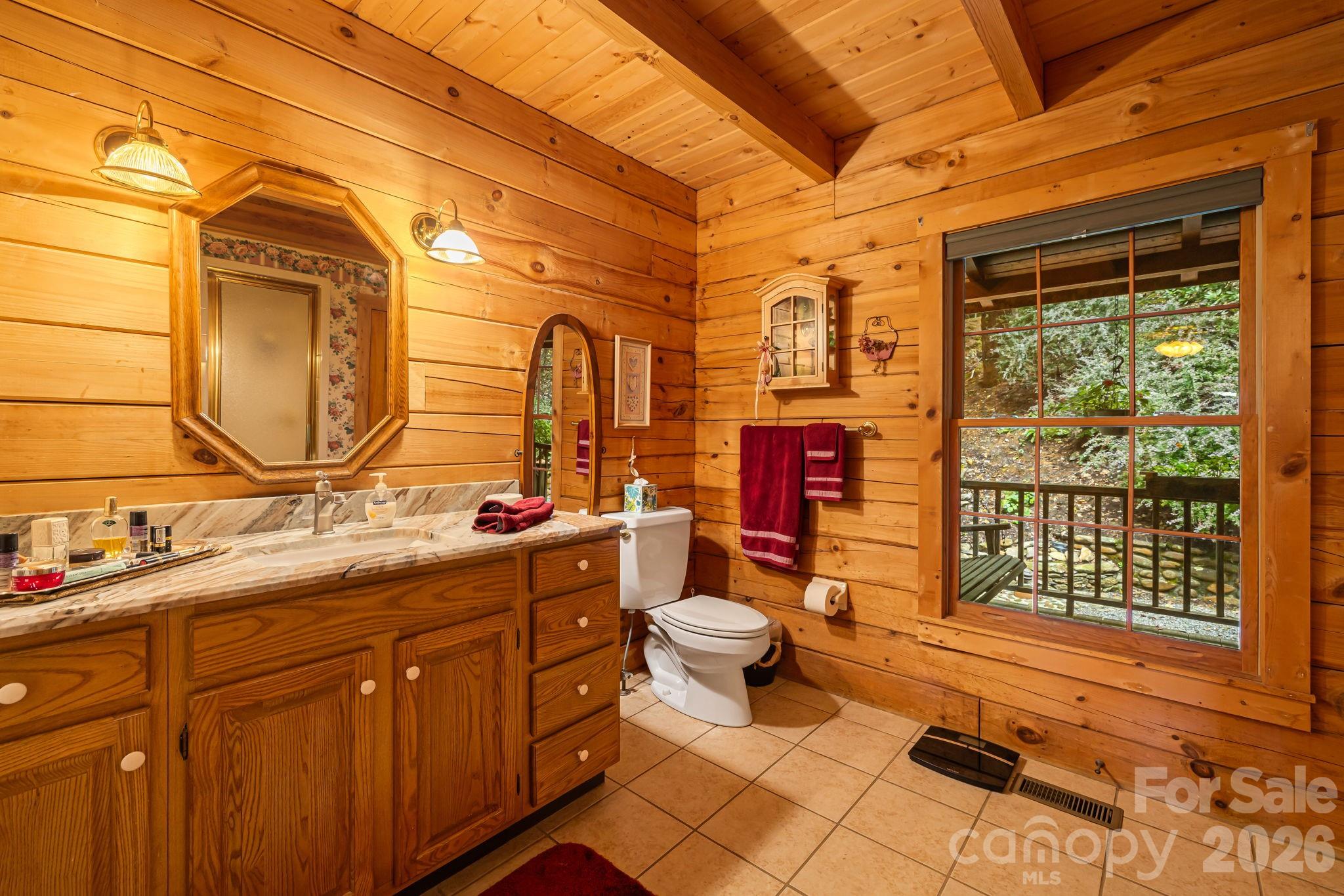 215 Goldenleaf Road — Mars Hill