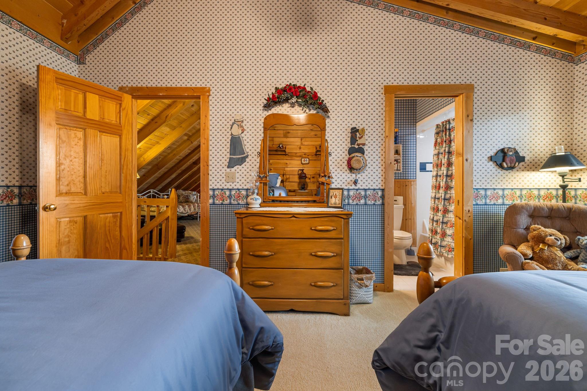 215 Goldenleaf Road — Mars Hill