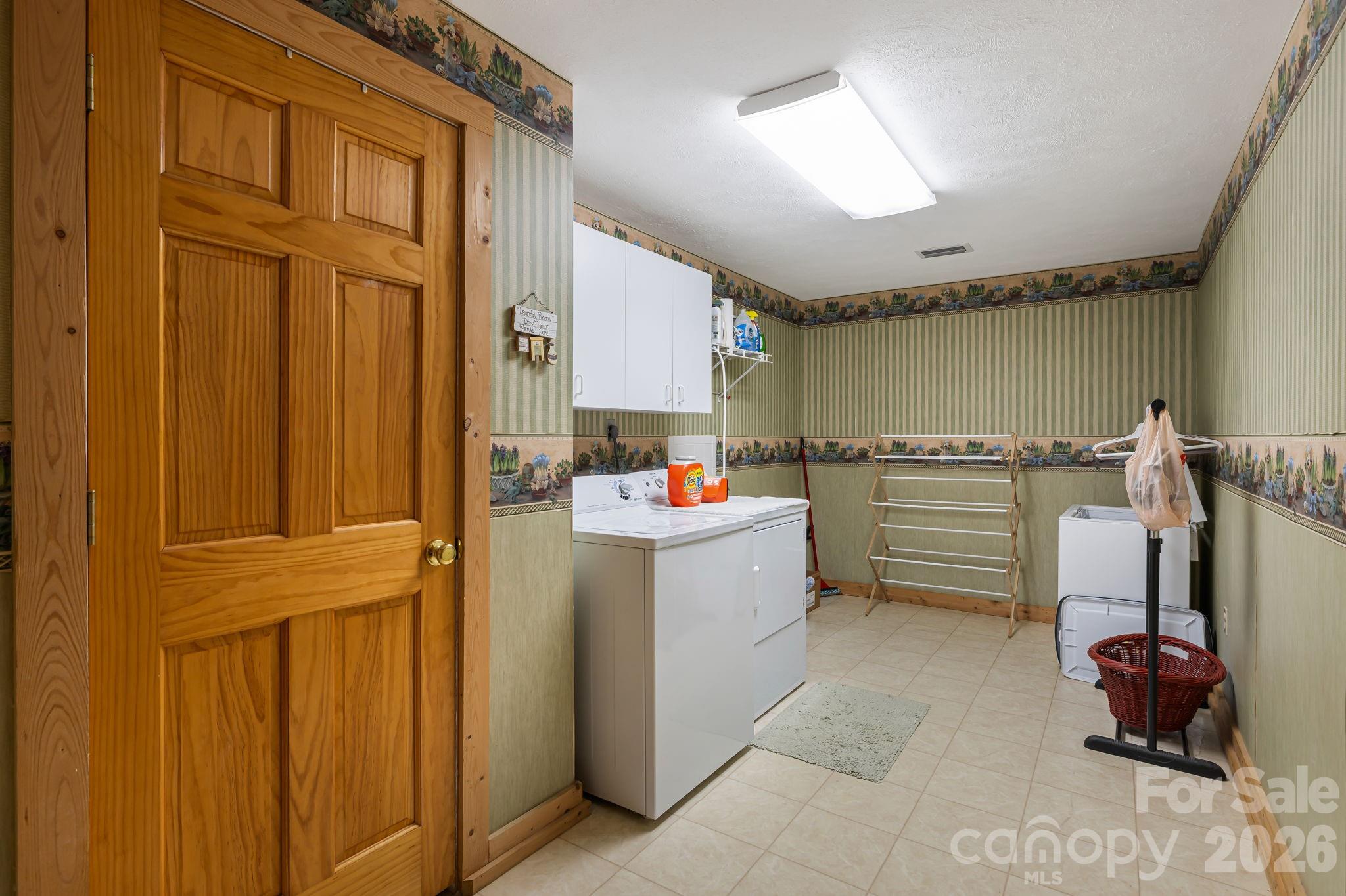 215 Goldenleaf Road — Mars Hill