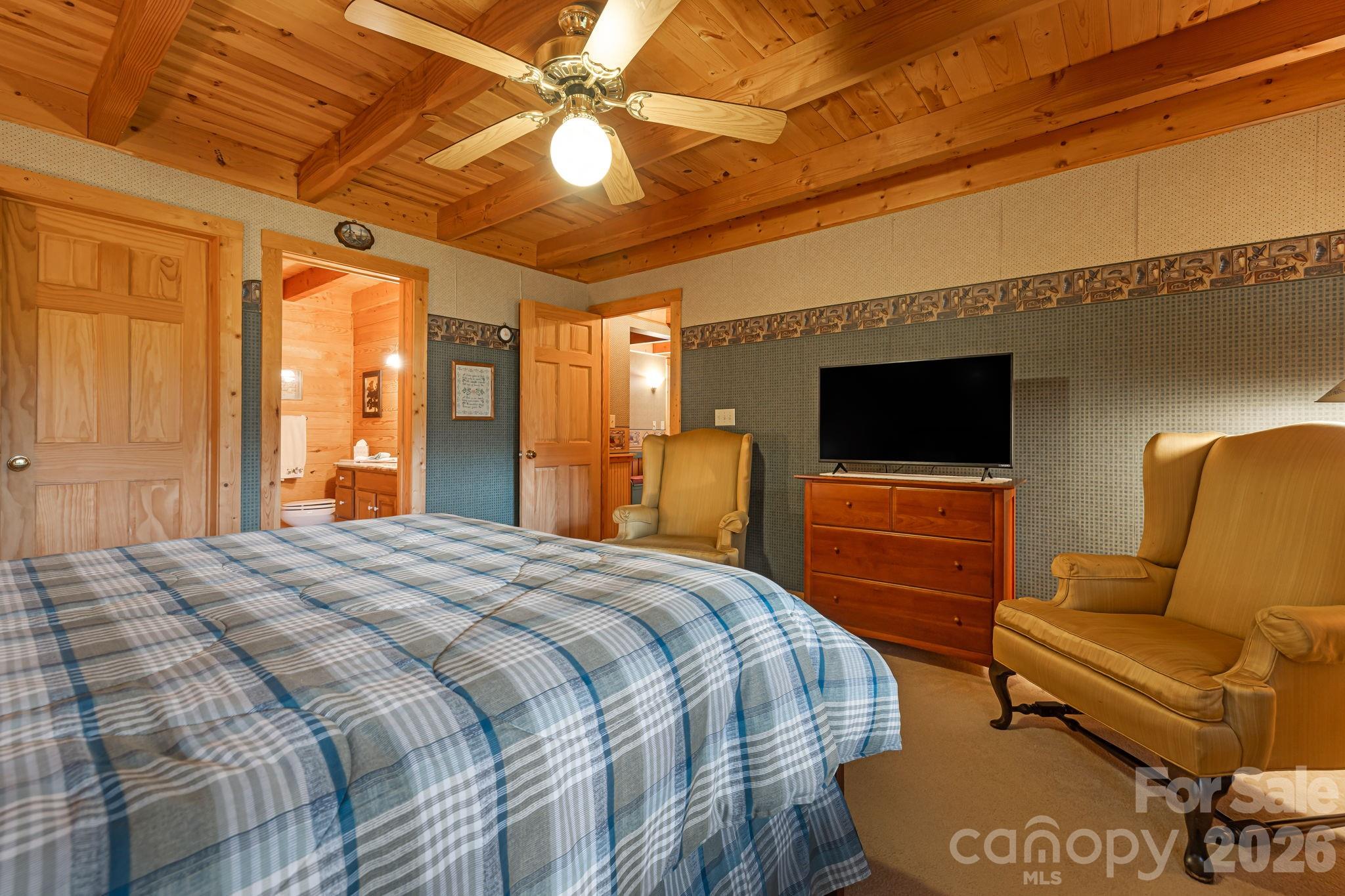 215 Goldenleaf Road — Mars Hill