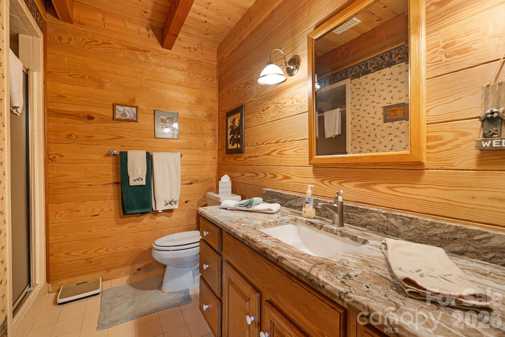 215 Goldenleaf Road — Mars Hill