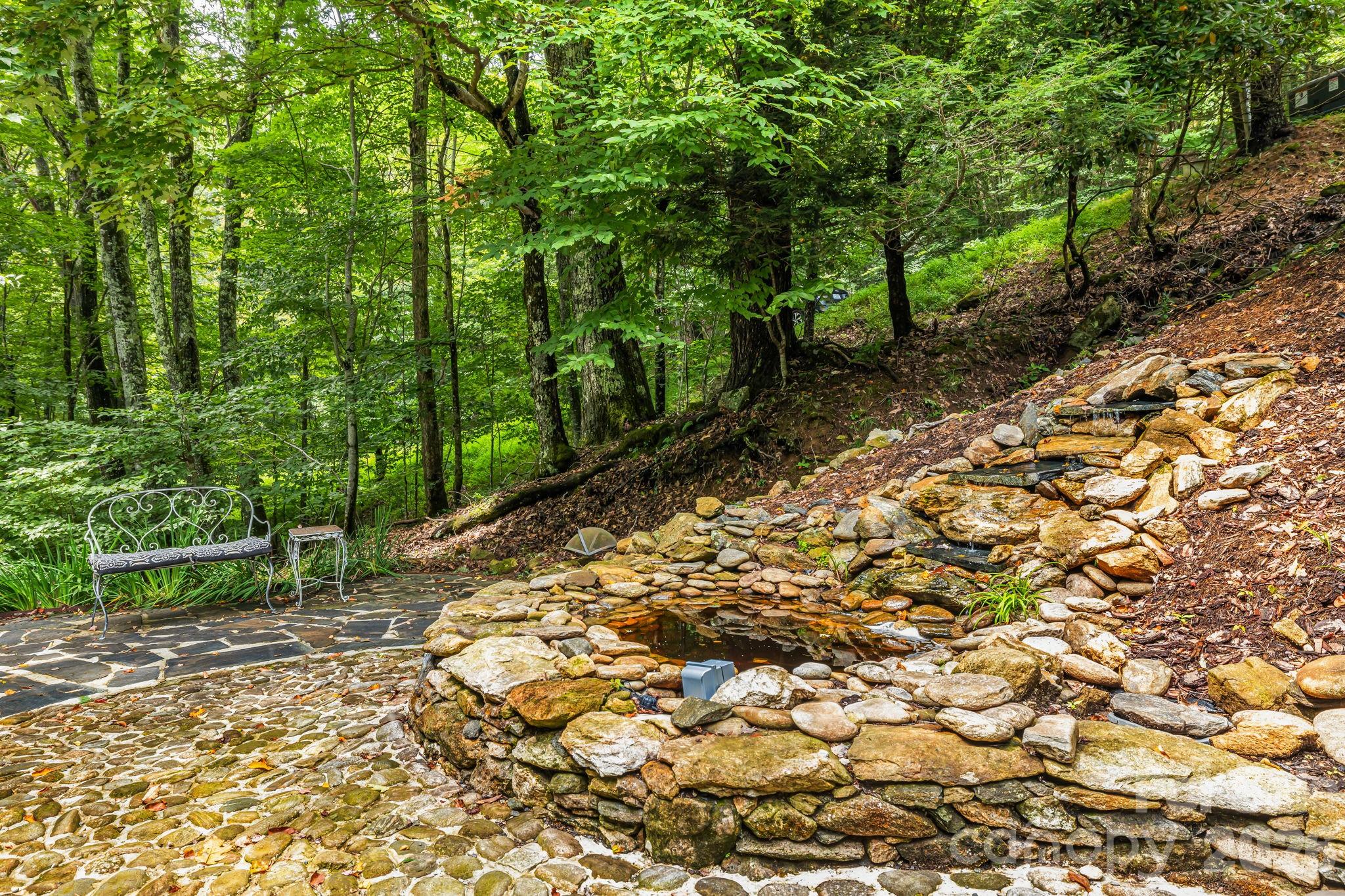 215 Goldenleaf Road — Mars Hill