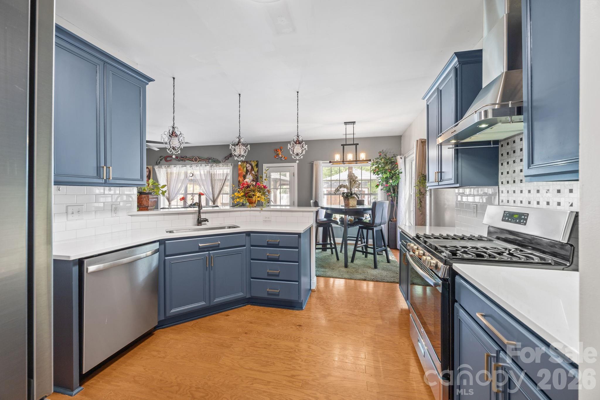 8821 Hambright Road — Huntersville