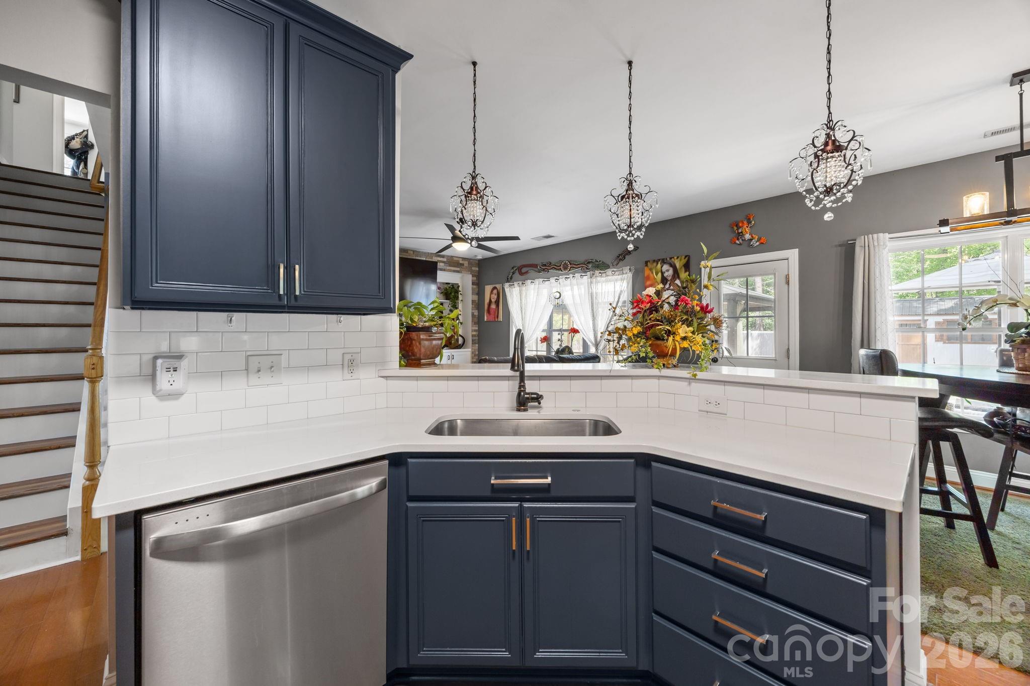 8821 Hambright Road — Huntersville