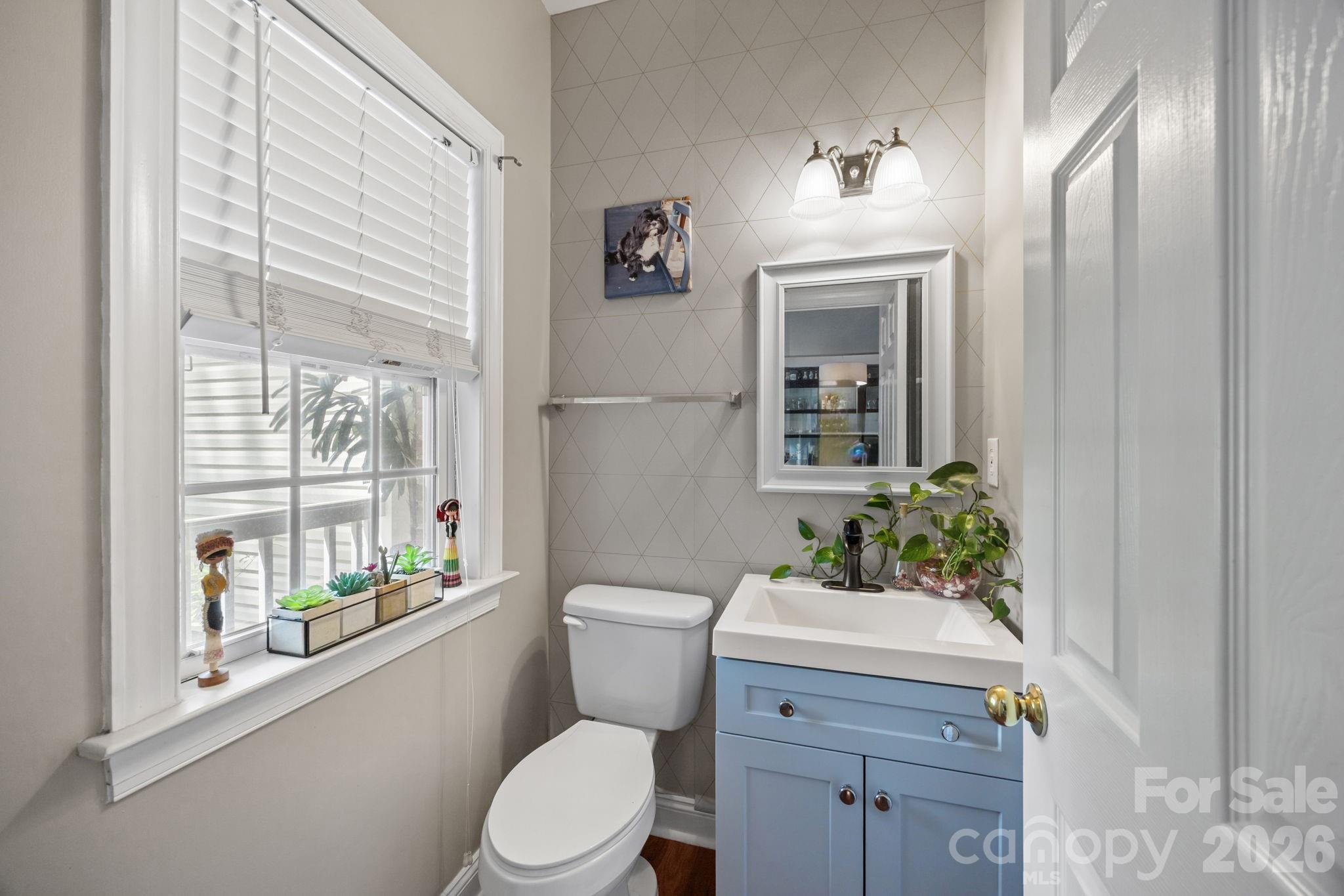 8821 Hambright Road — Huntersville