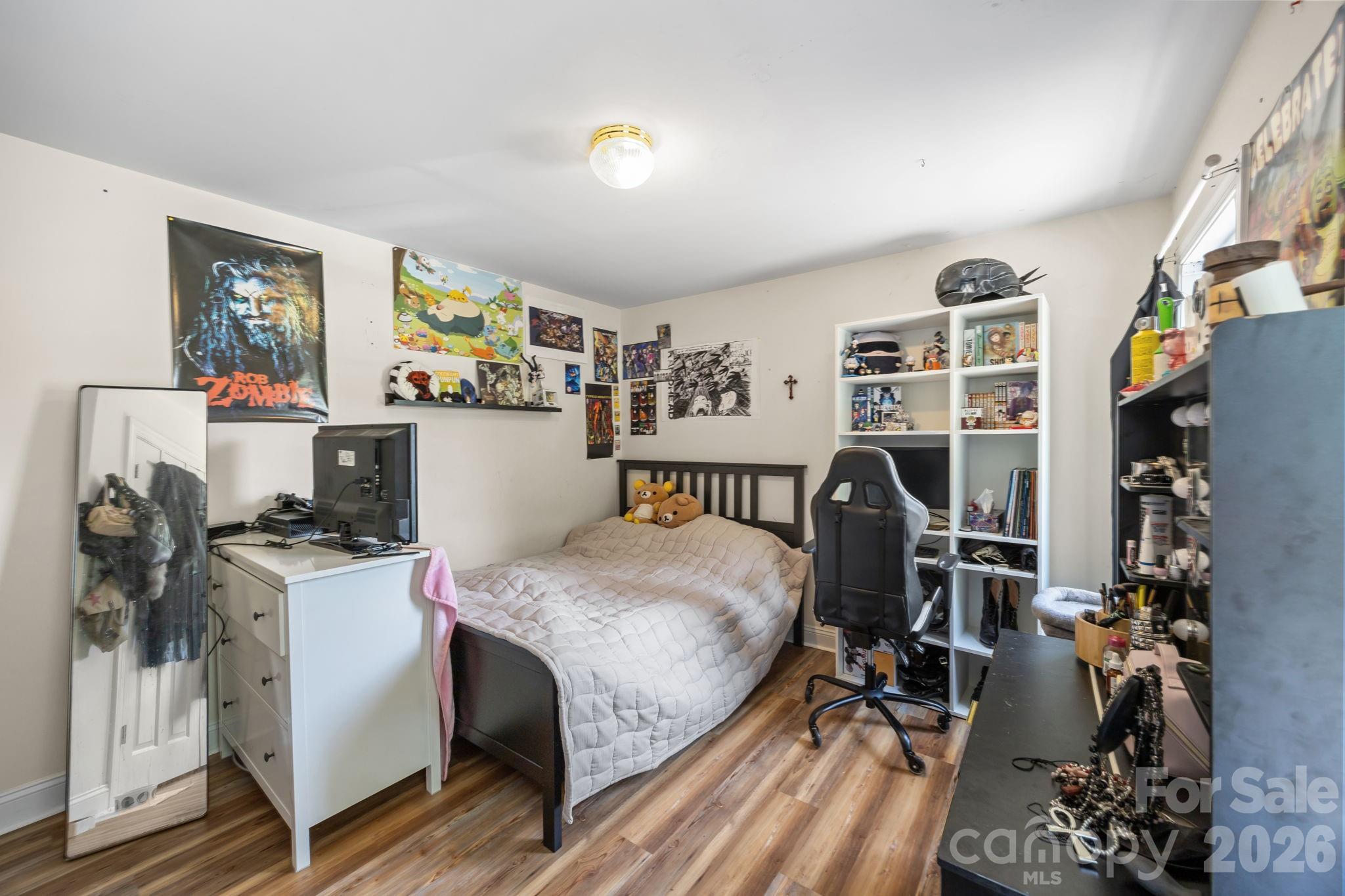 8821 Hambright Road — Huntersville