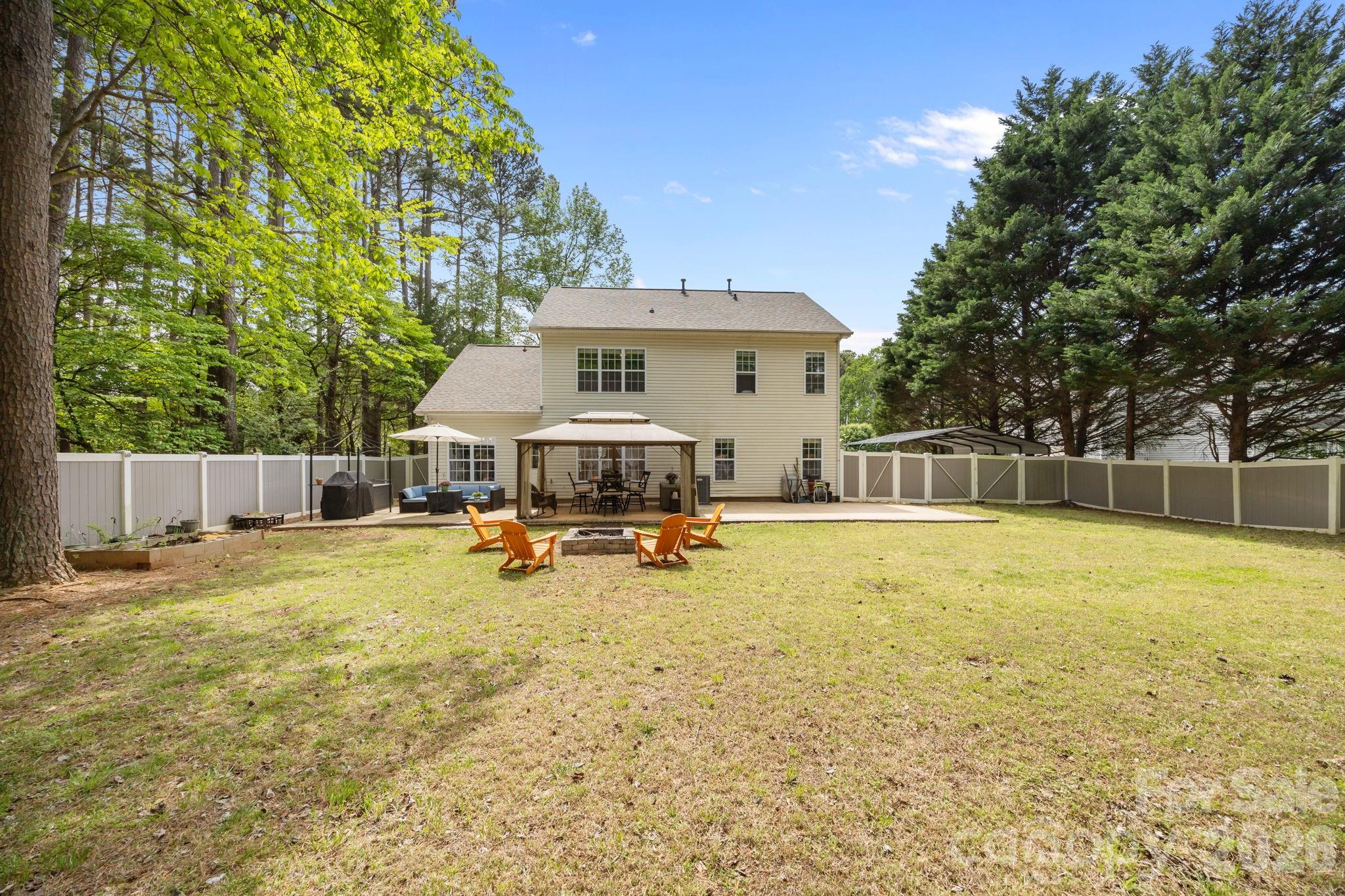 8821 Hambright Road — Huntersville