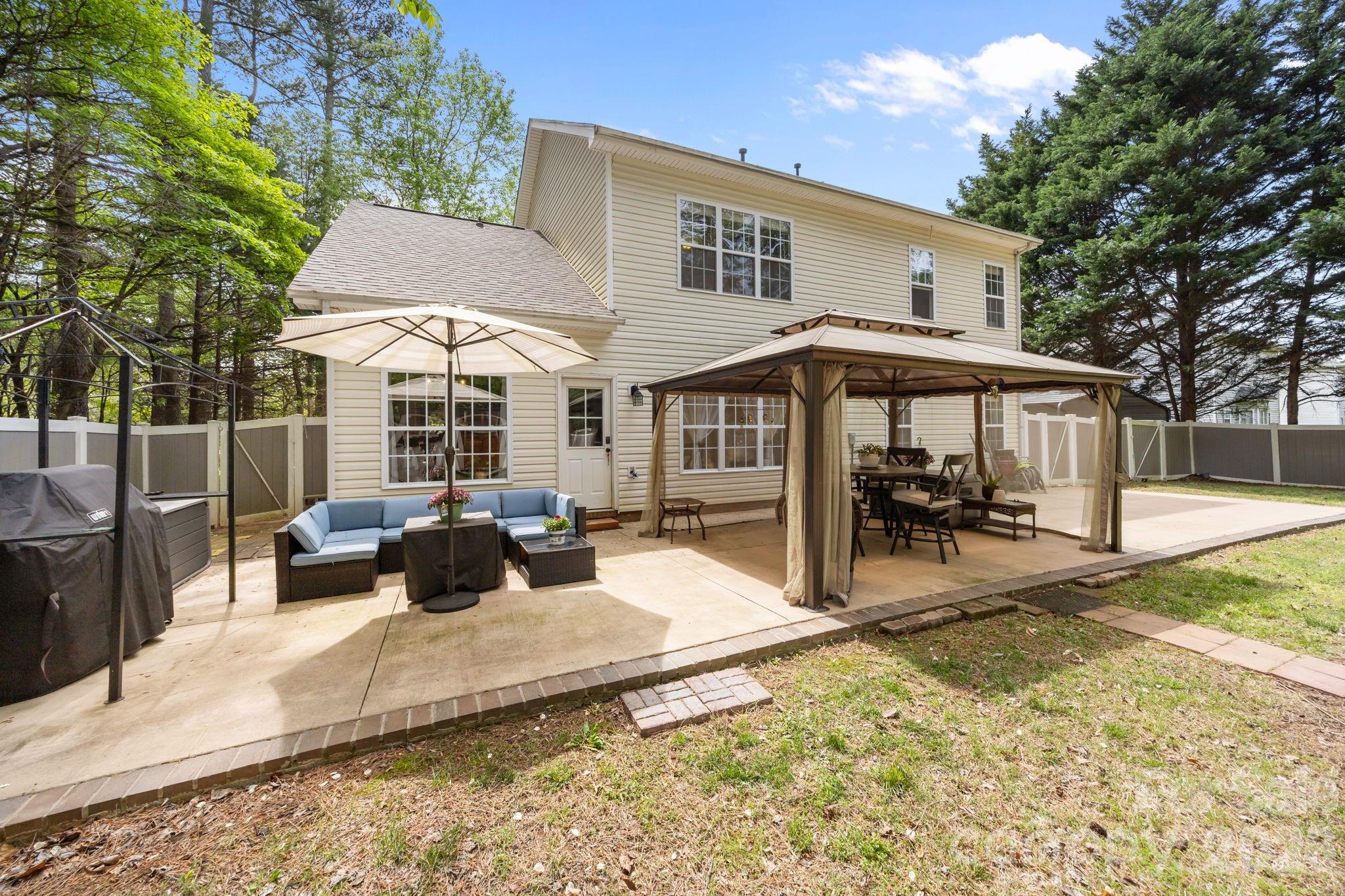 8821 Hambright Road — Huntersville
