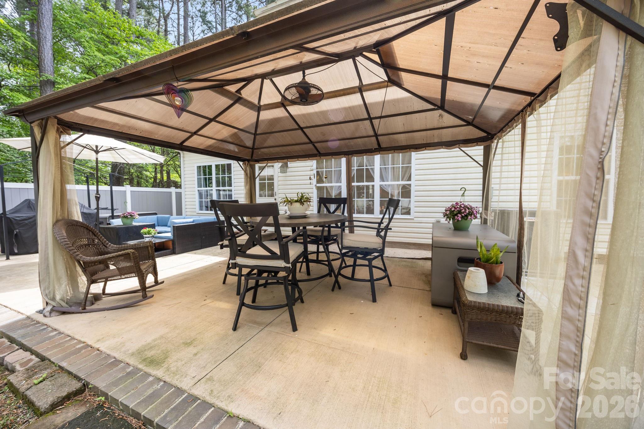8821 Hambright Road — Huntersville