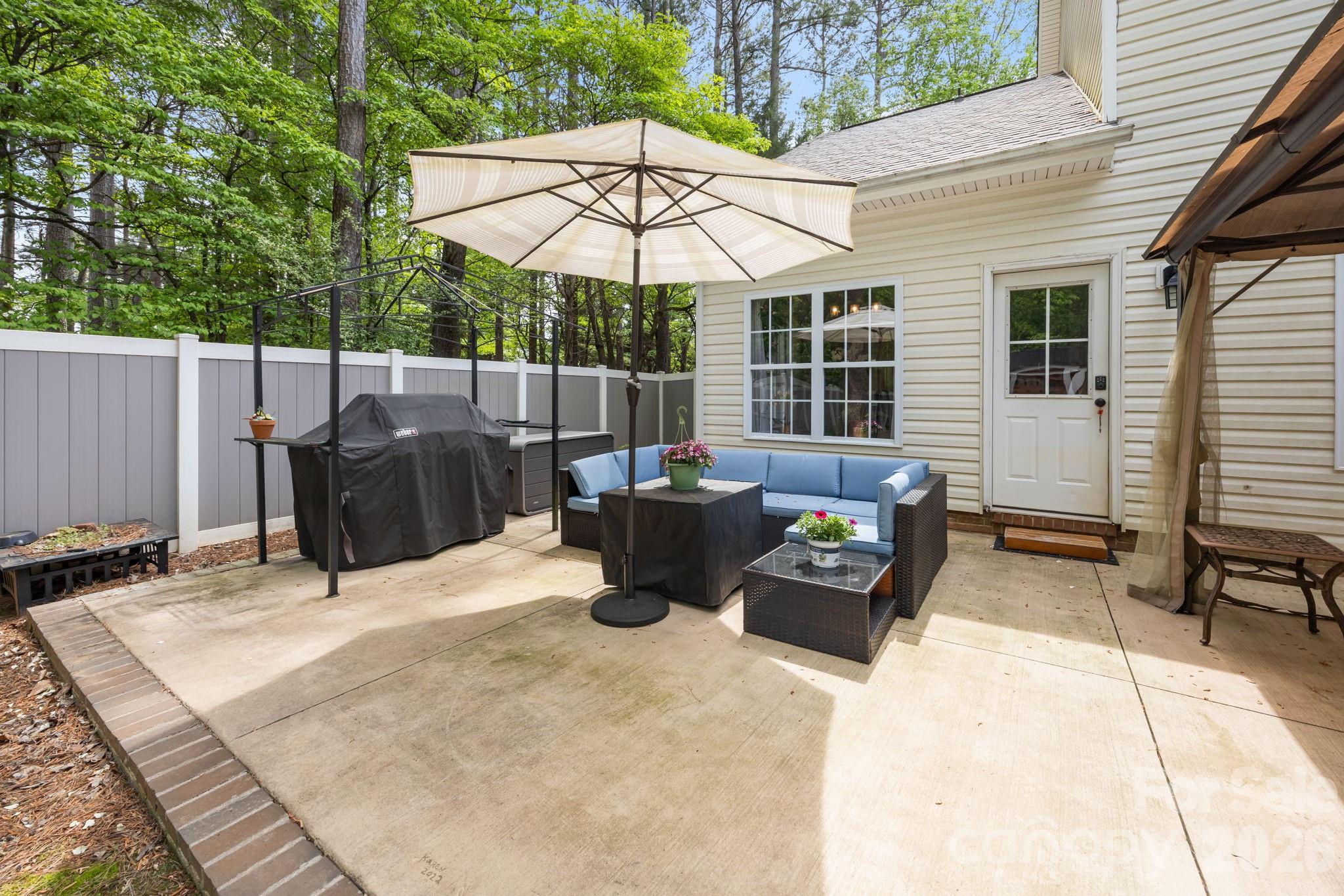 8821 Hambright Road — Huntersville