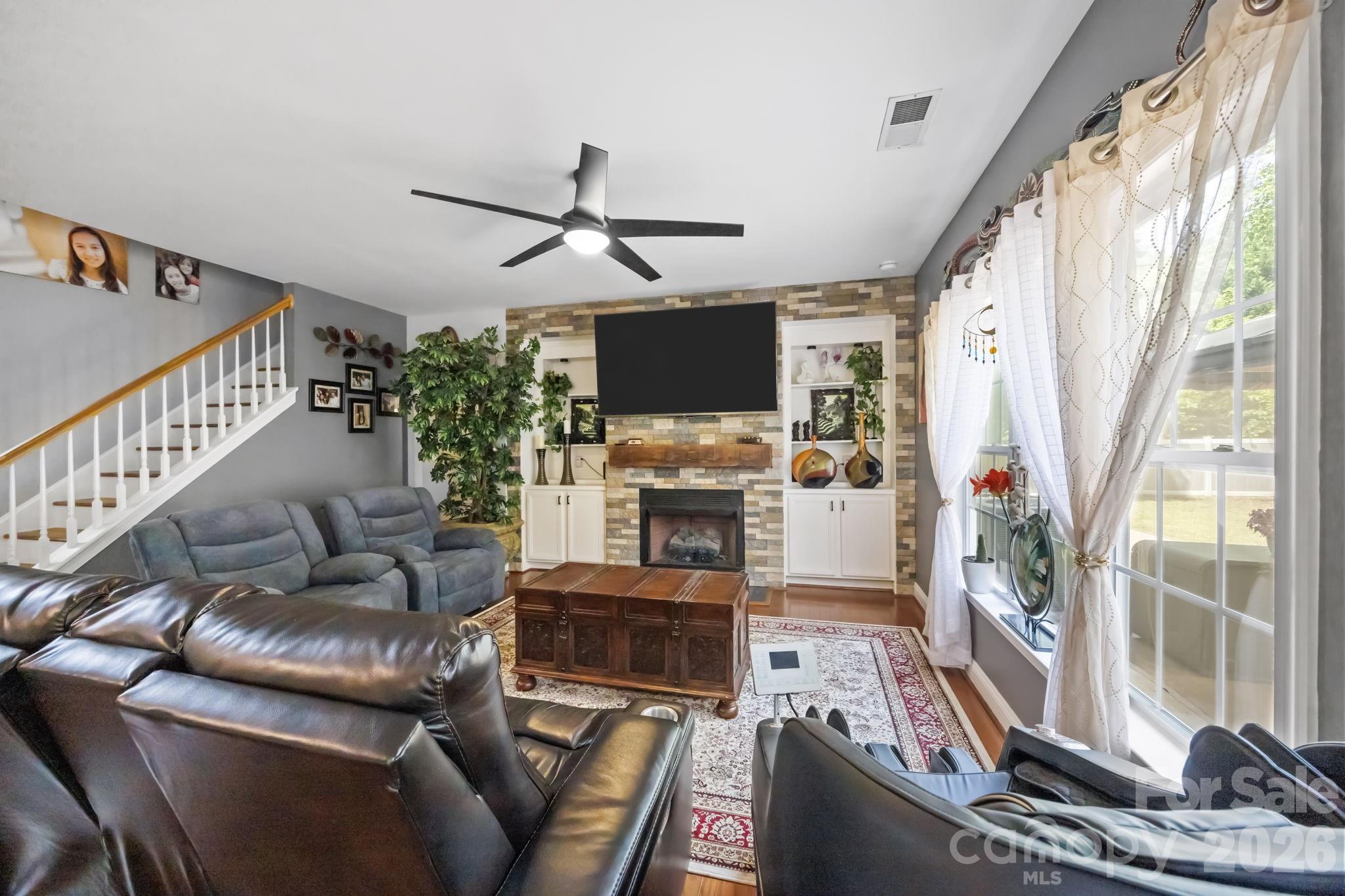 8821 Hambright Road — Huntersville