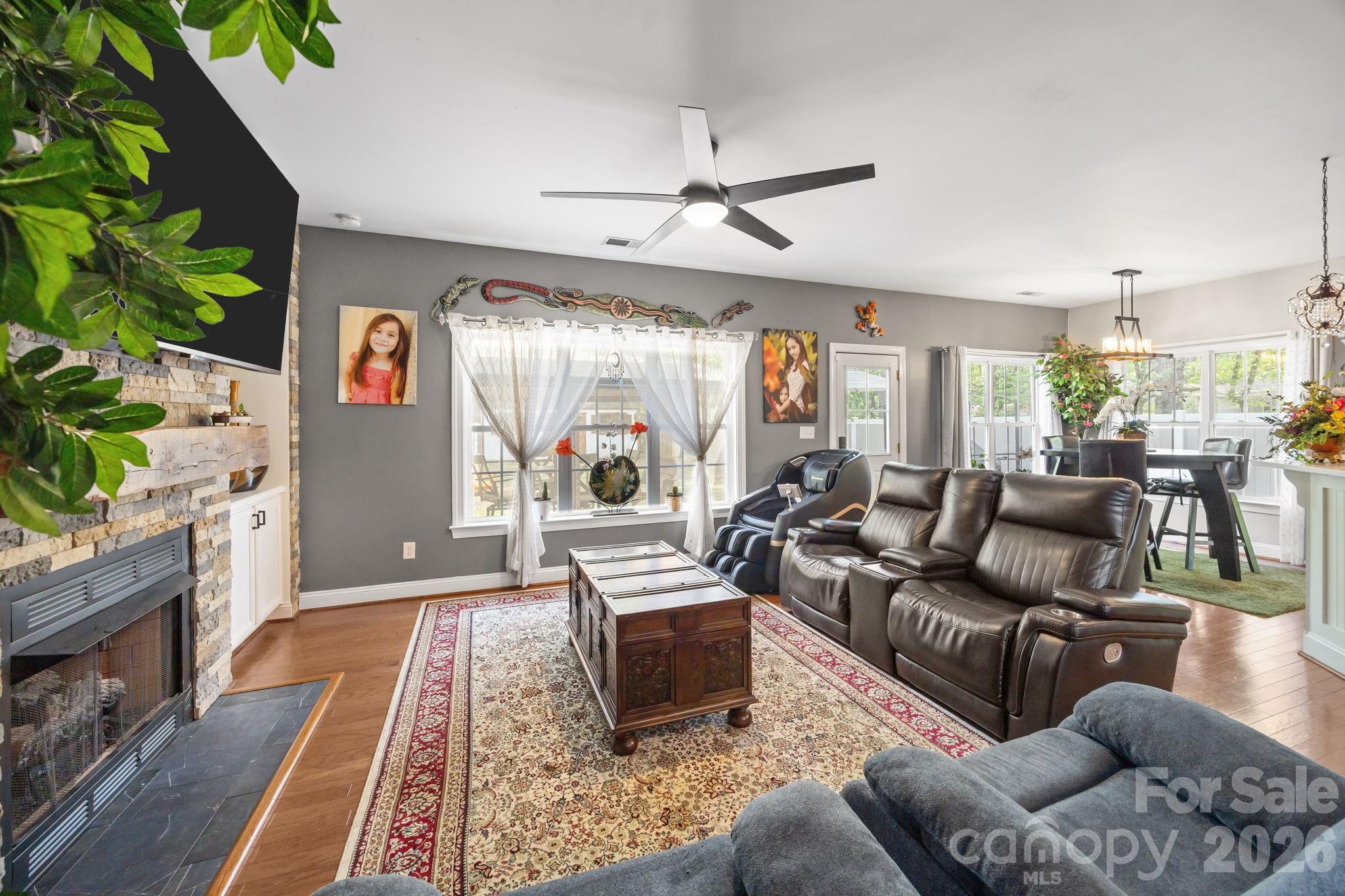 8821 Hambright Road — Huntersville