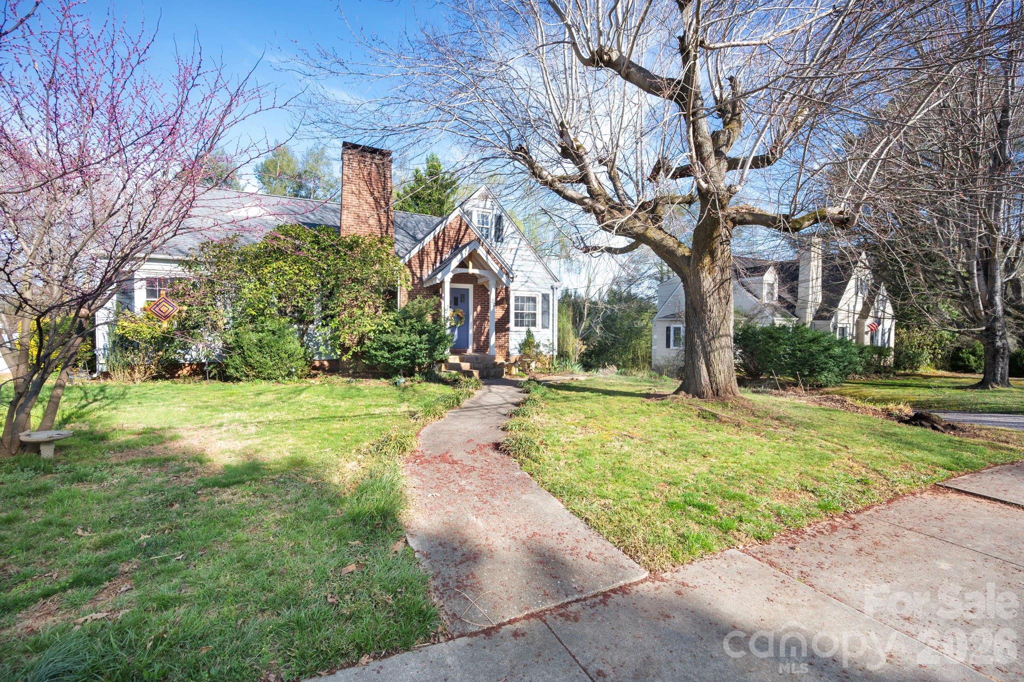 25 Bear Creek Road — Asheville