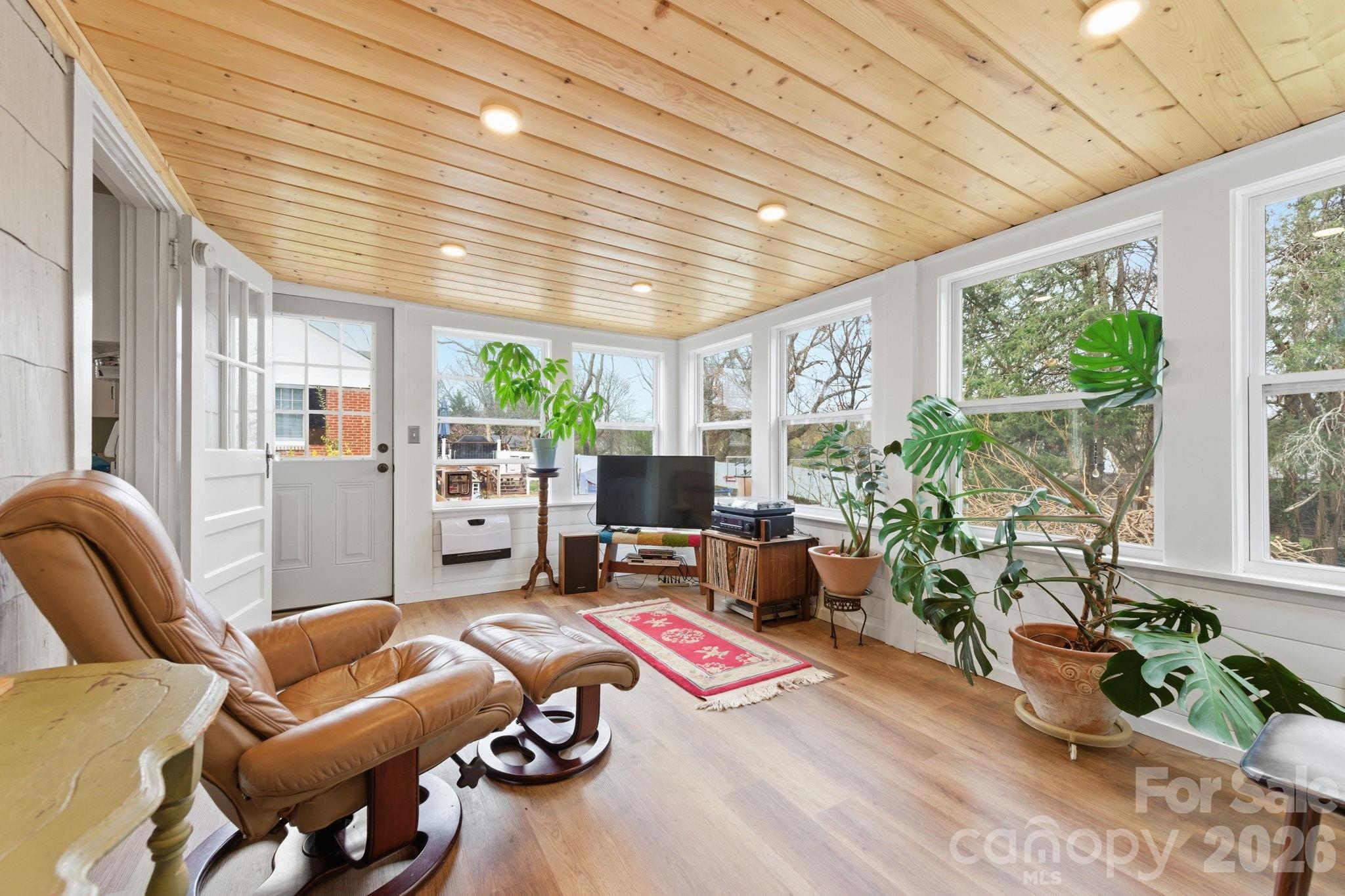 25 Bear Creek Road — Asheville