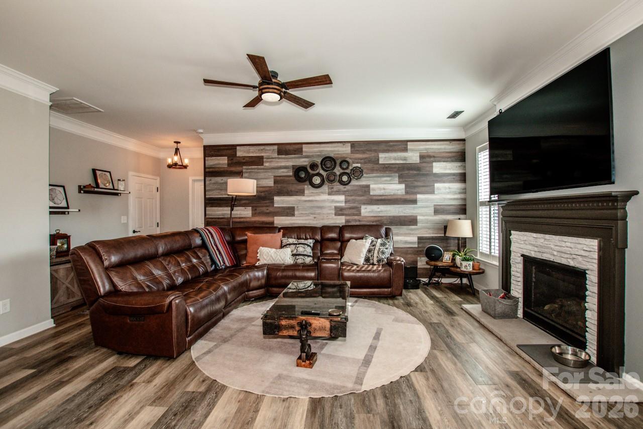 2416 Chinkapin Court — Gastonia