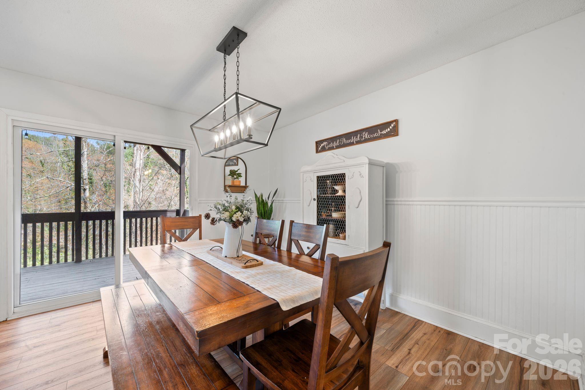 350 21st Avenue Drive NW — Hickory