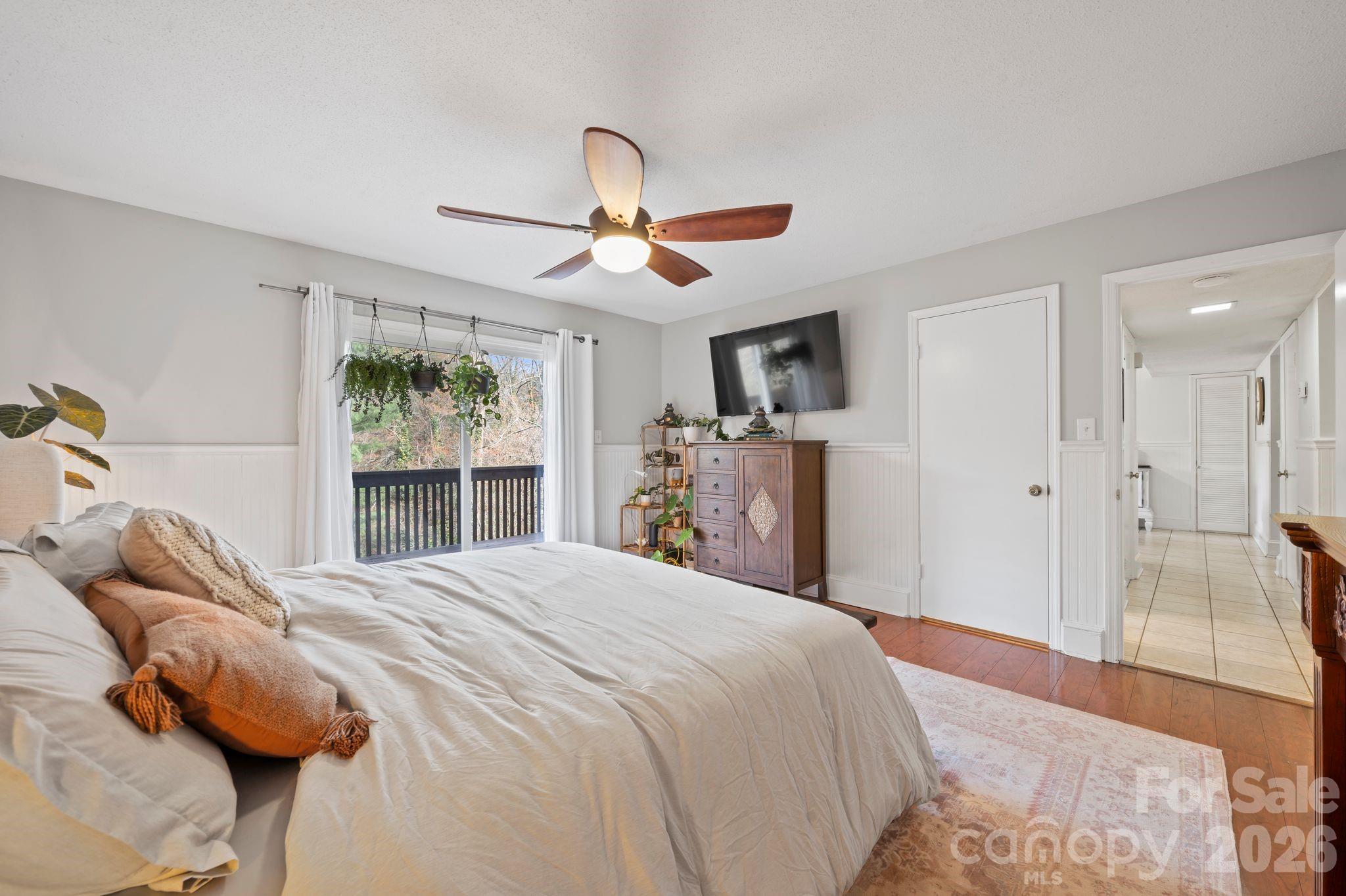 350 21st Avenue Drive NW — Hickory