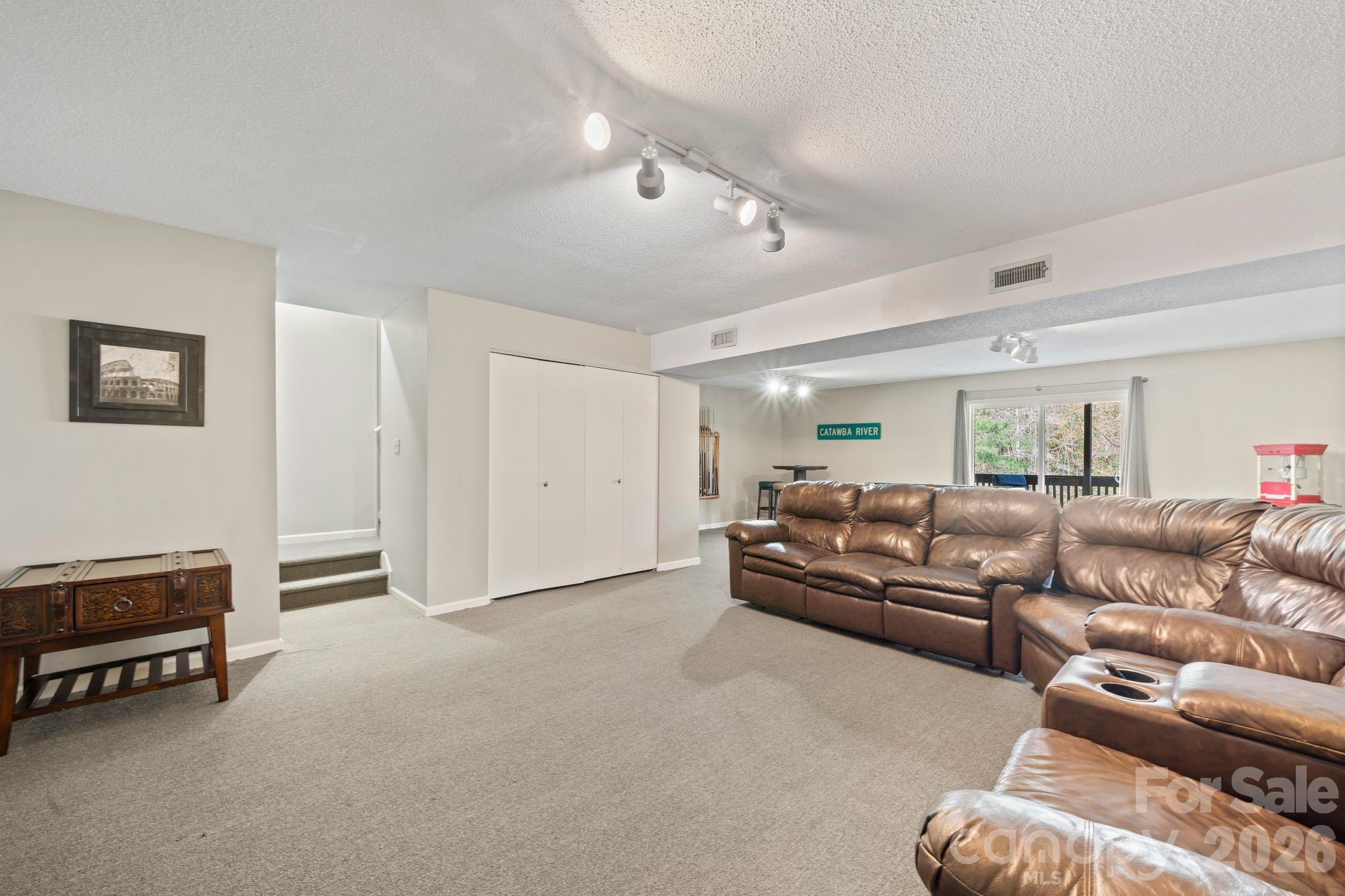 350 21st Avenue Drive NW — Hickory