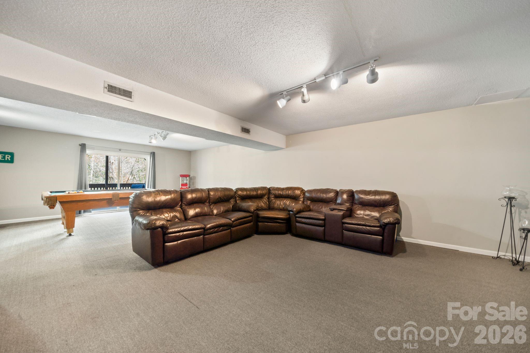 350 21st Avenue Drive NW — Hickory