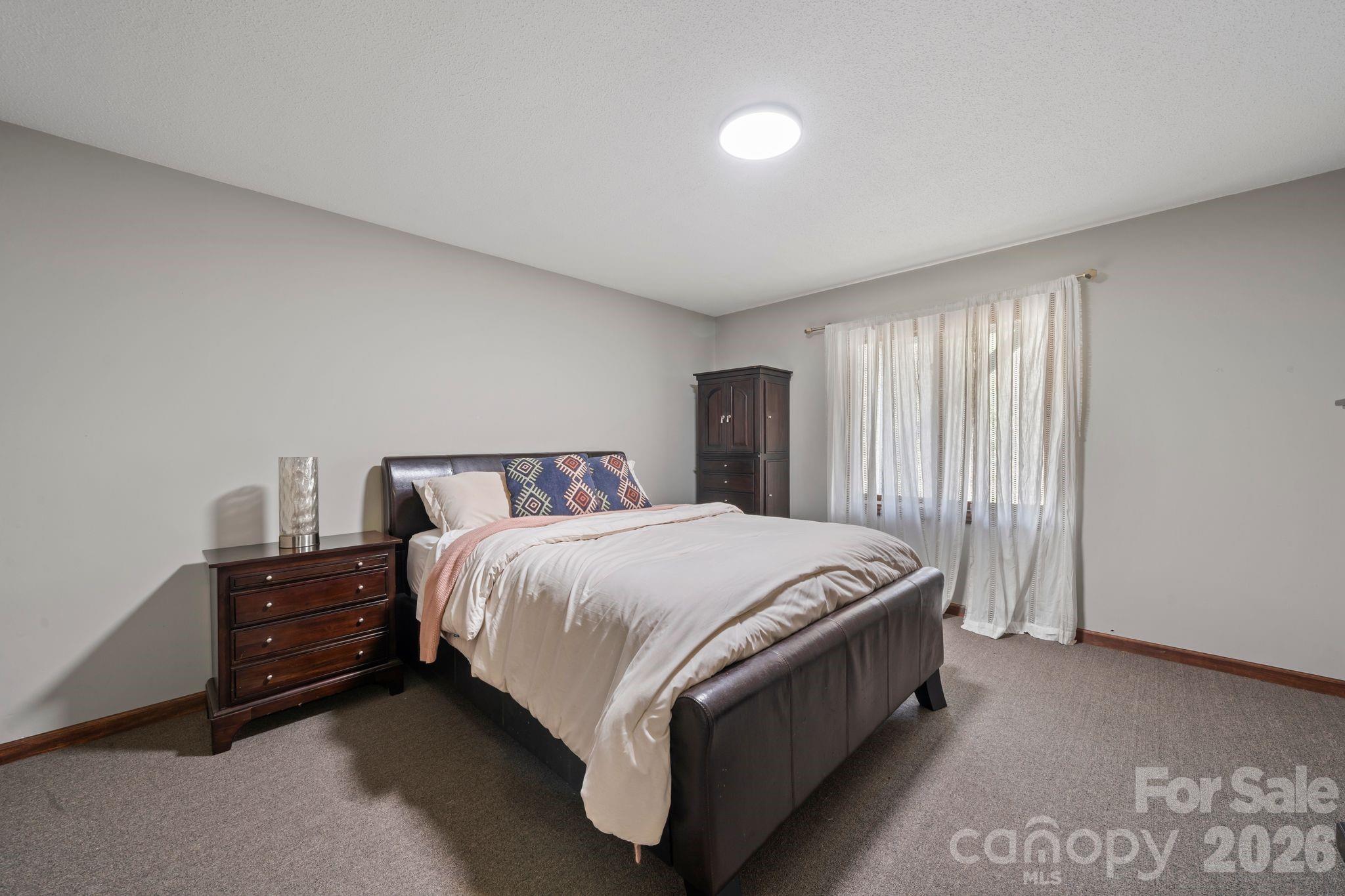 350 21st Avenue Drive NW — Hickory