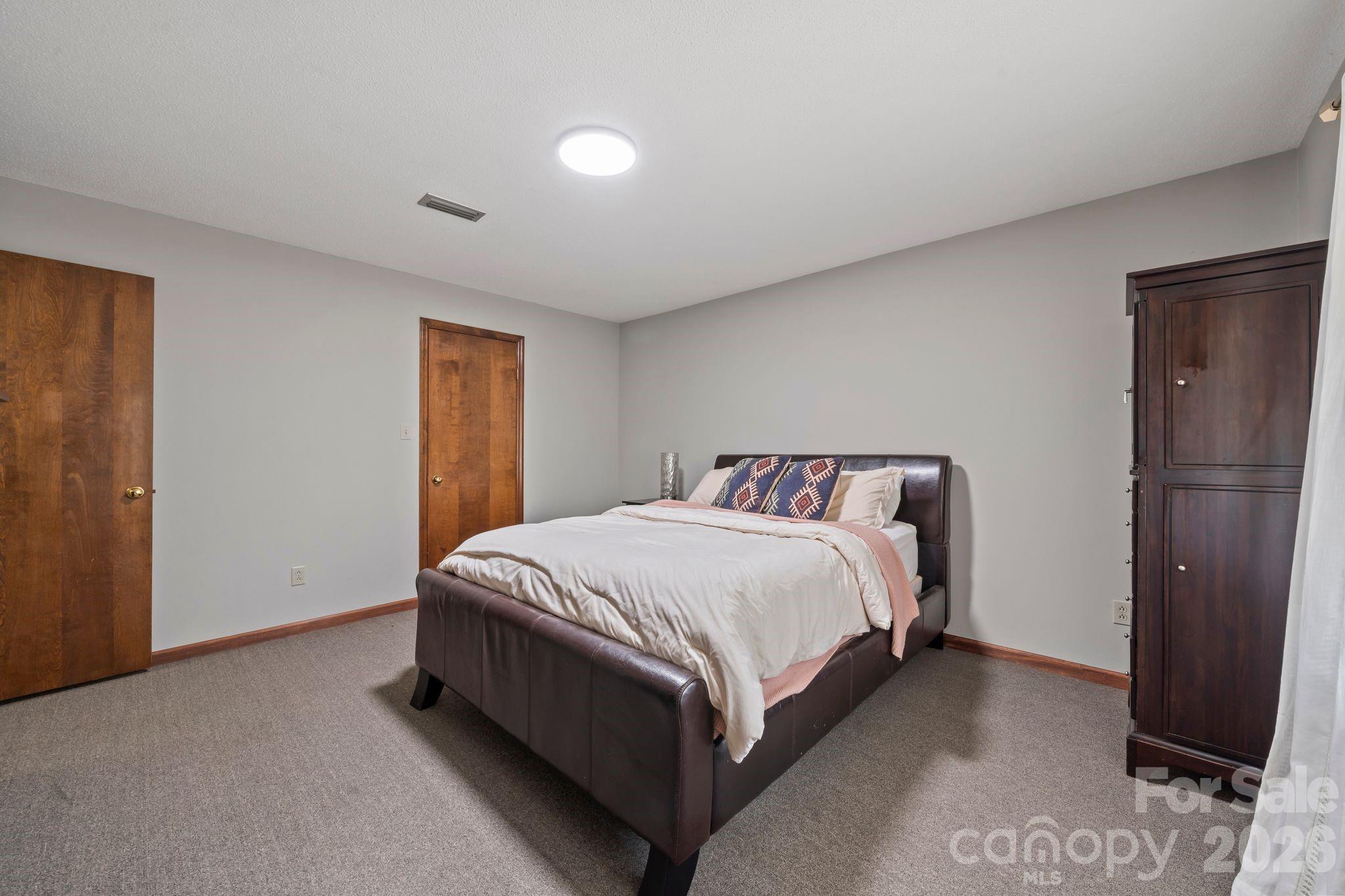 350 21st Avenue Drive NW — Hickory