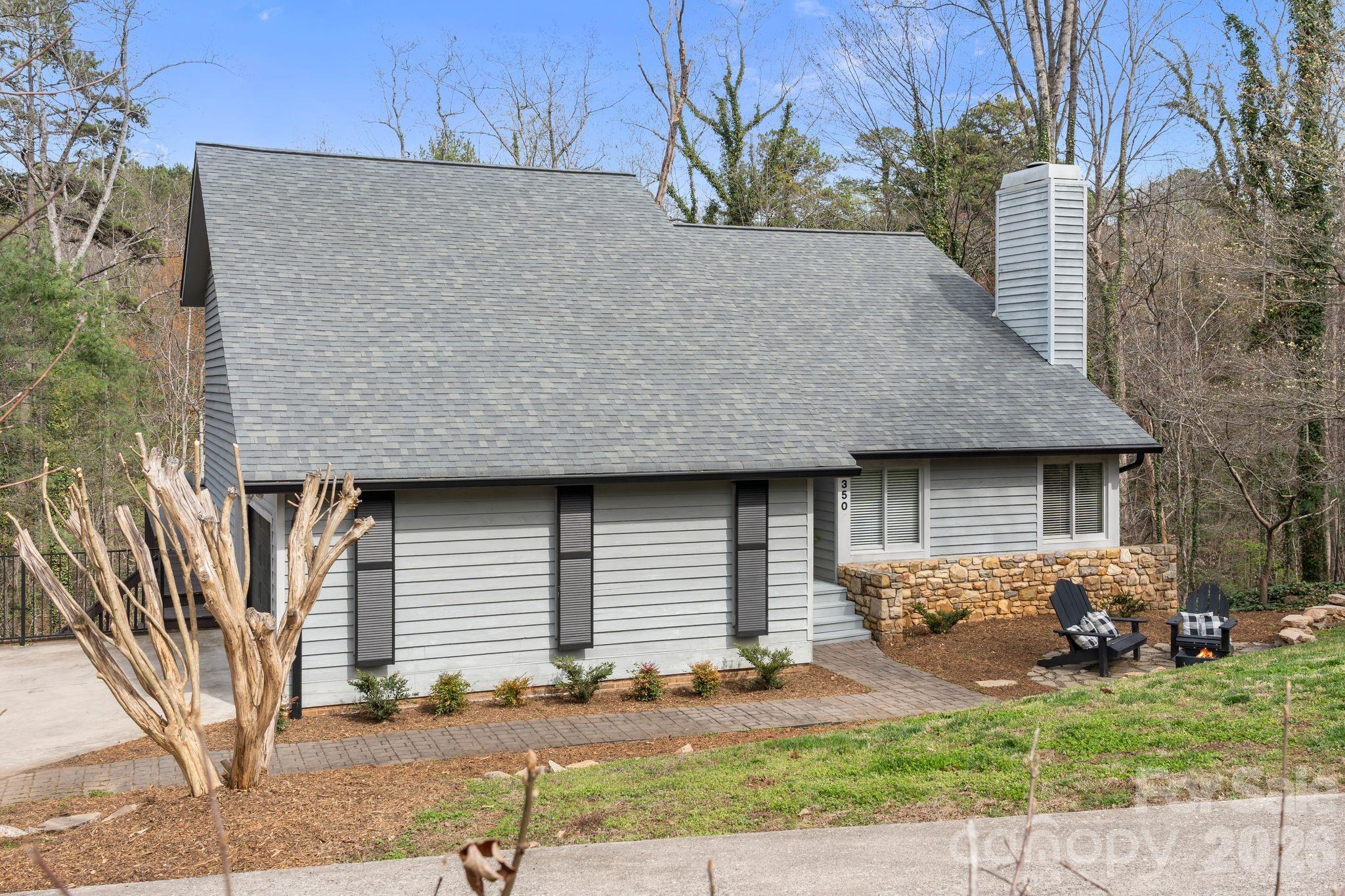 350 21st Avenue Drive NW — Hickory