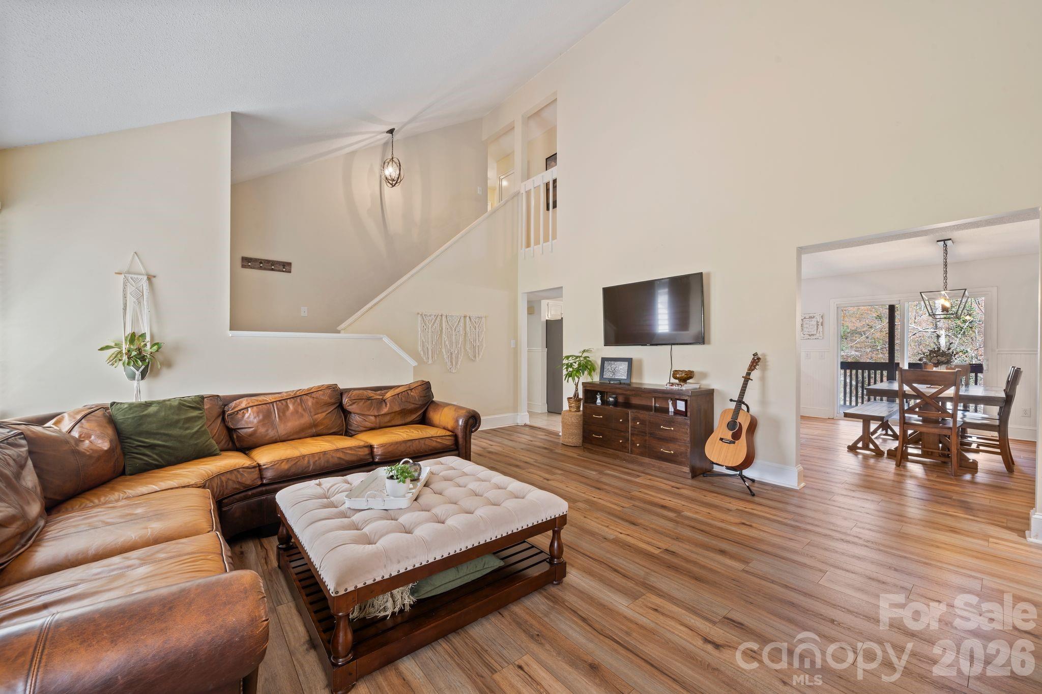 350 21st Avenue Drive NW — Hickory