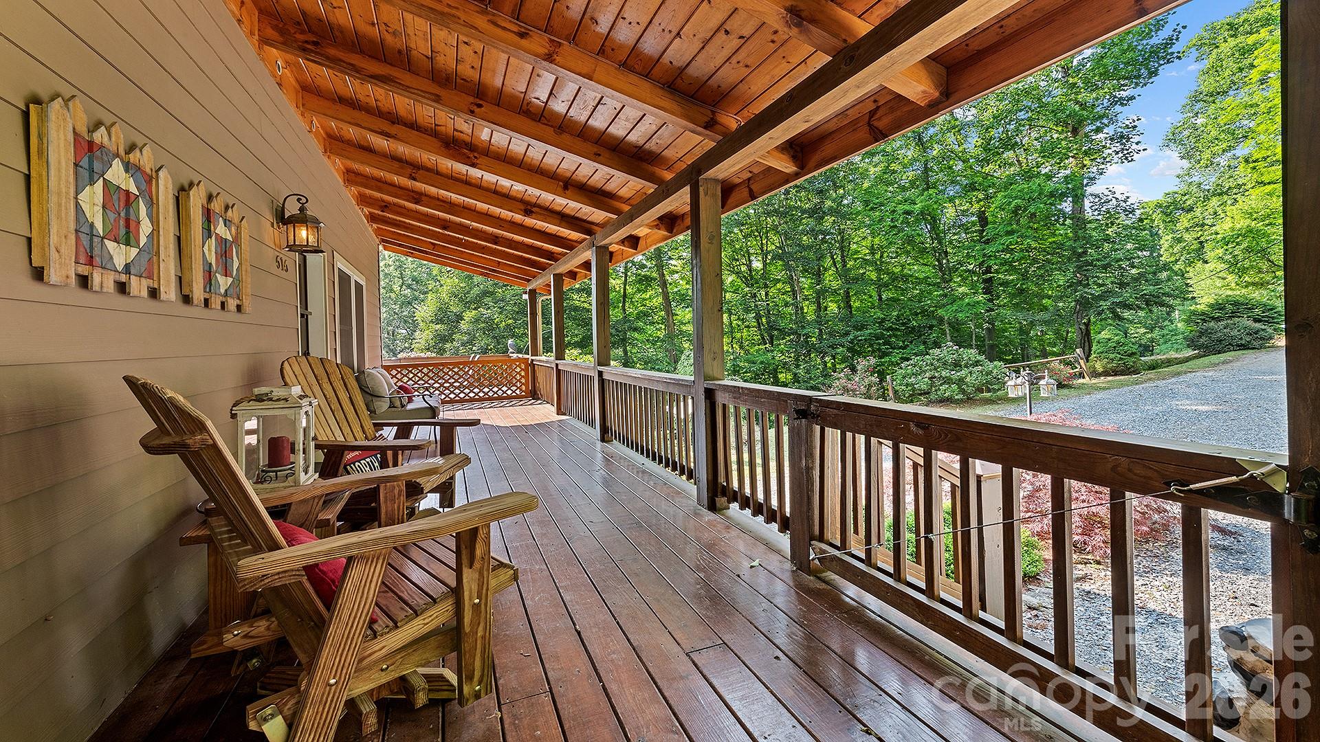 616 Appaloosa Trail — Waynesville