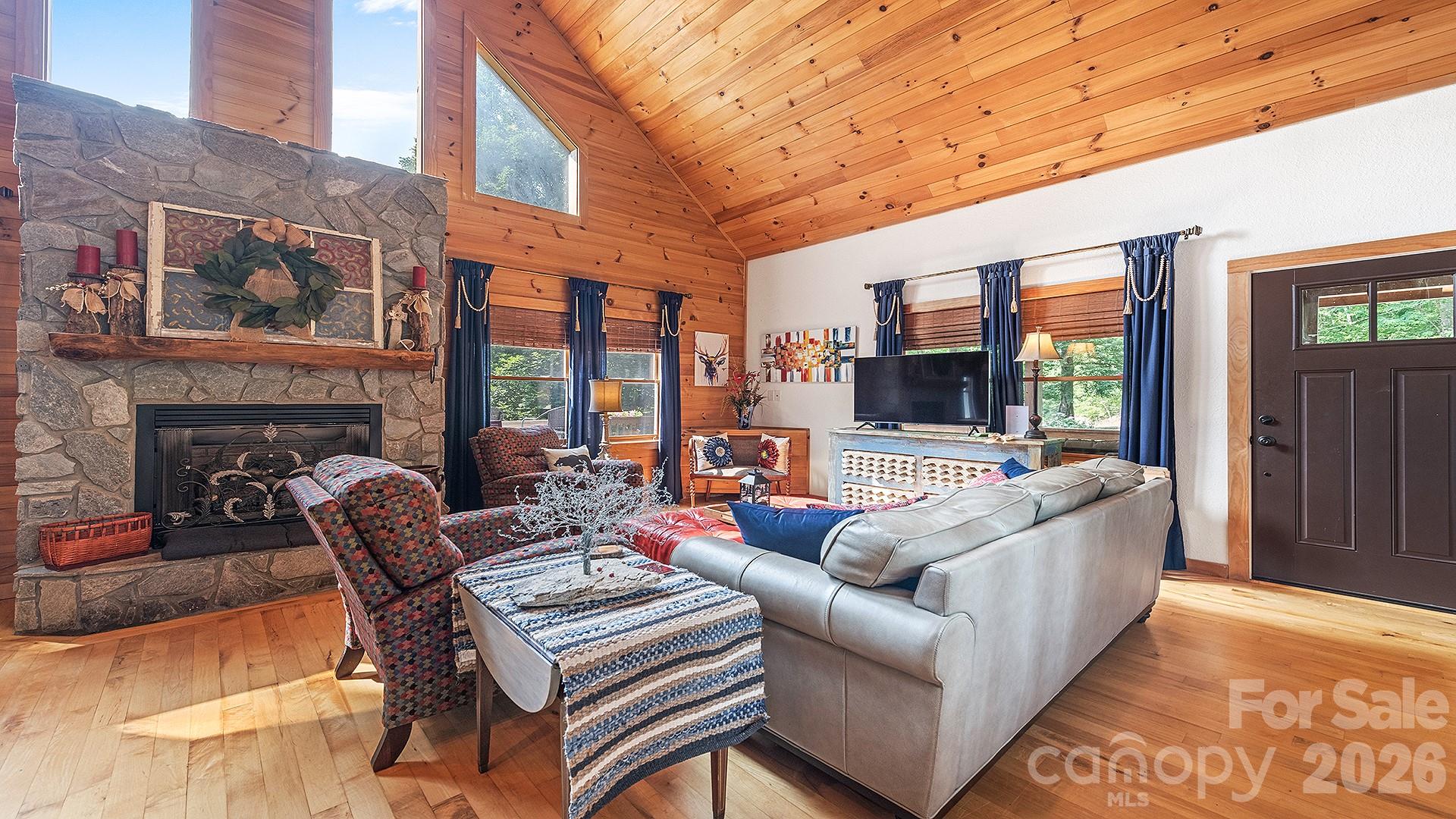 616 Appaloosa Trail — Waynesville