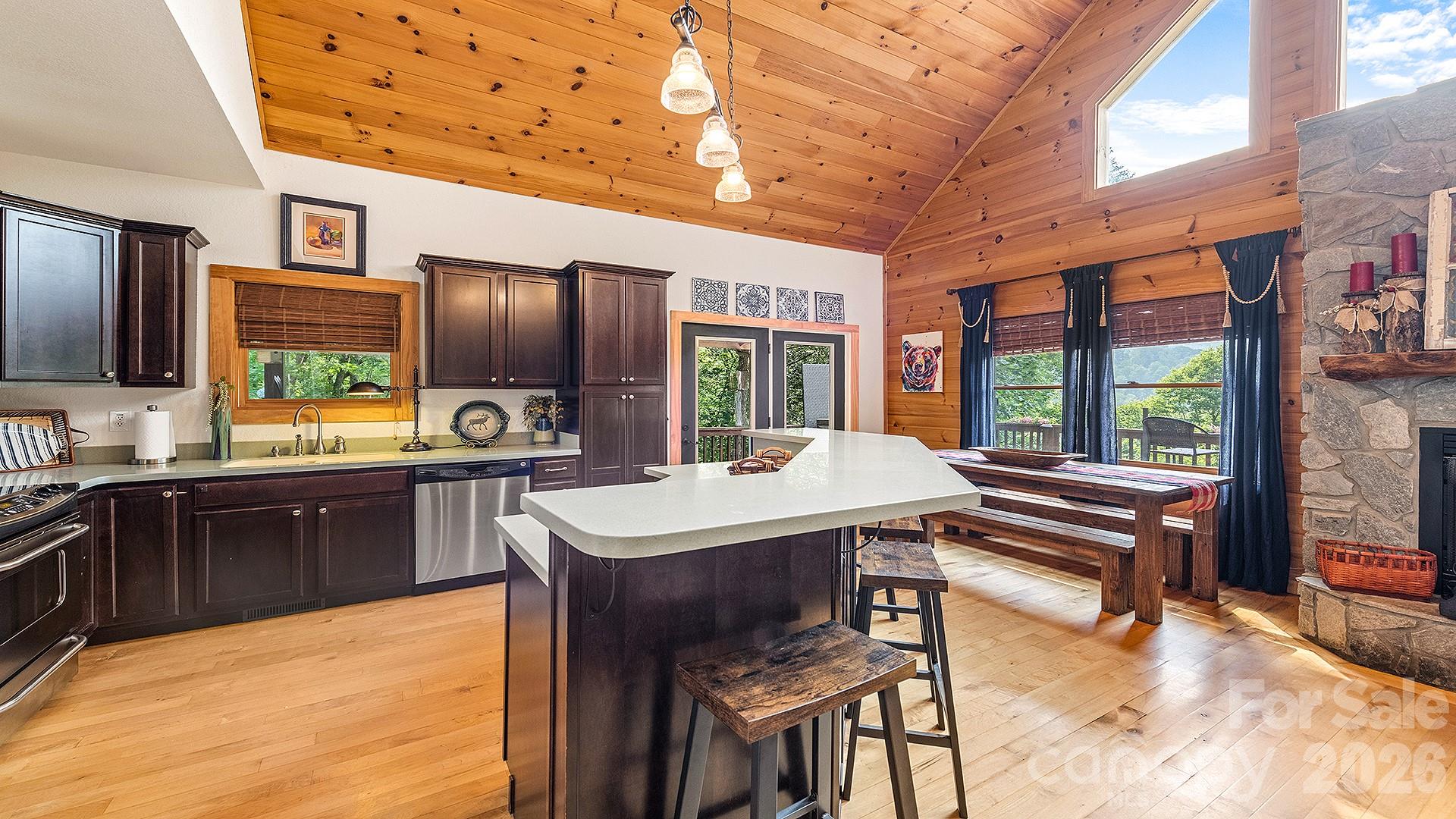 616 Appaloosa Trail — Waynesville