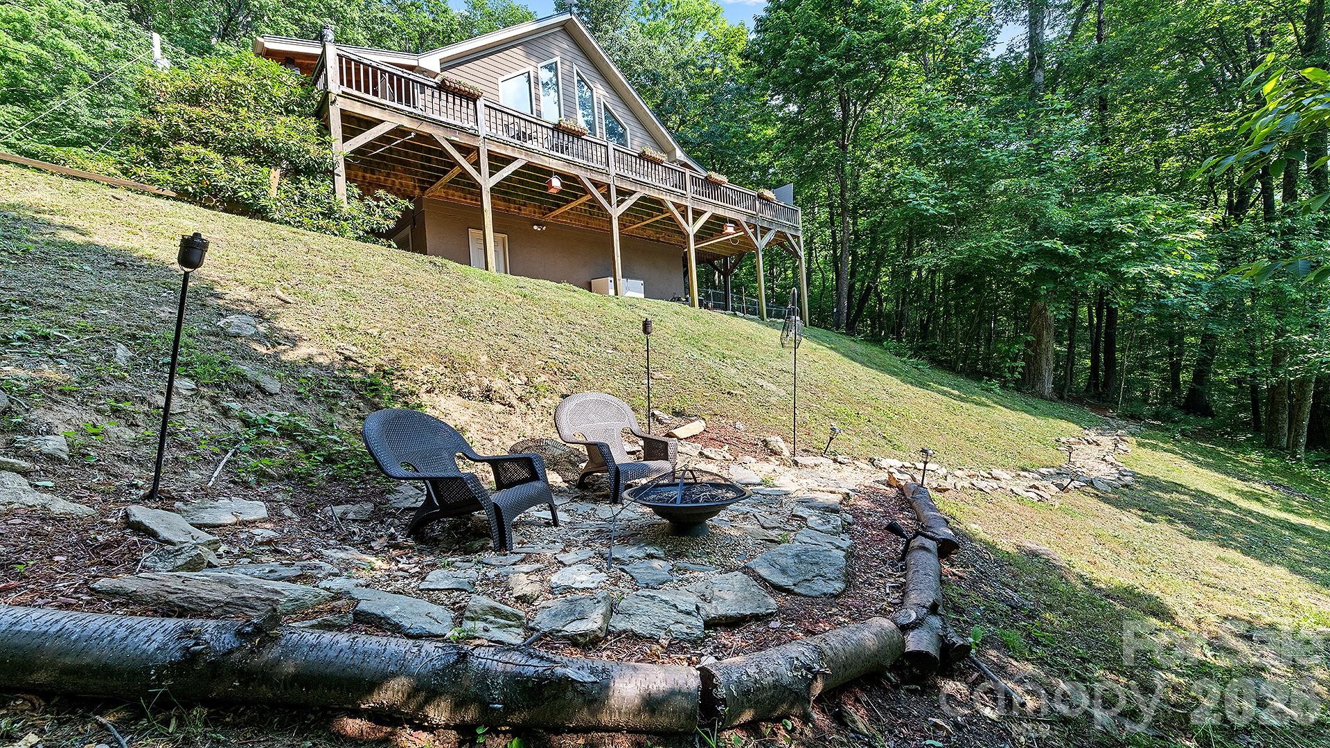 616 Appaloosa Trail — Waynesville