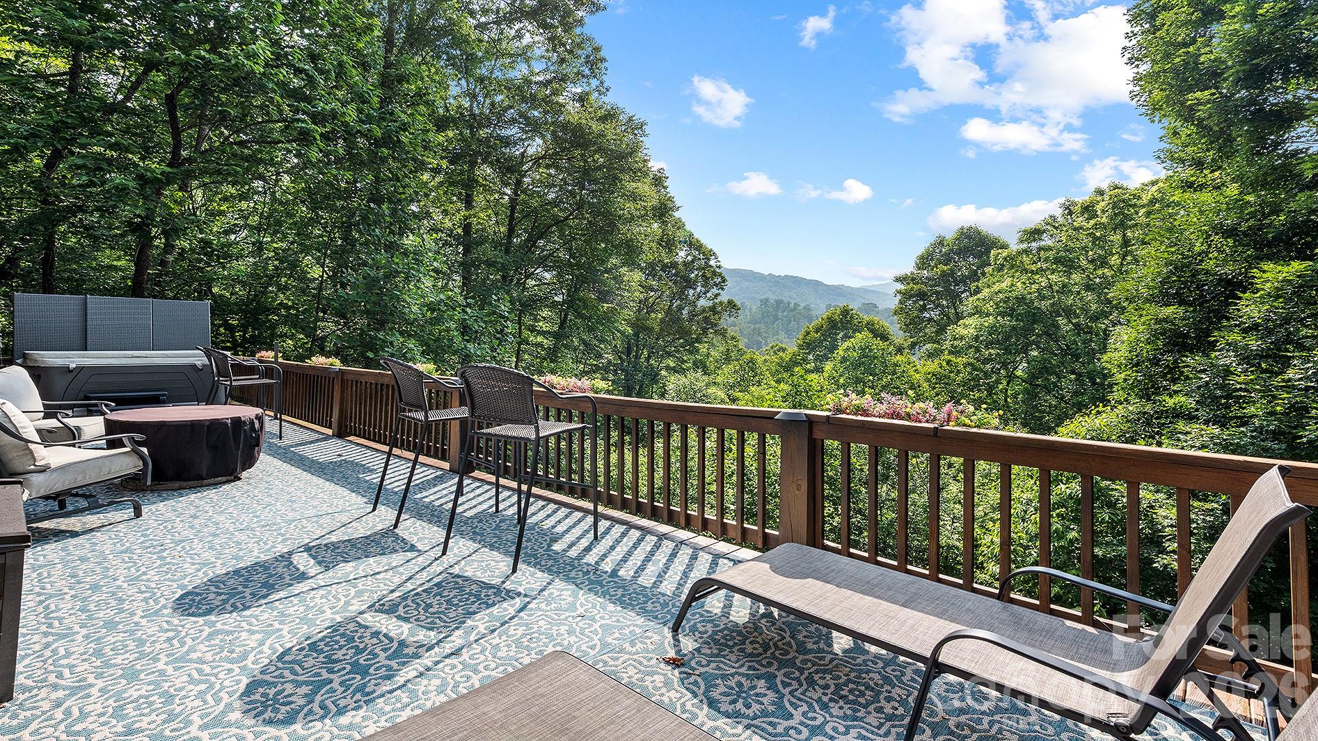 616 Appaloosa Trail — Waynesville