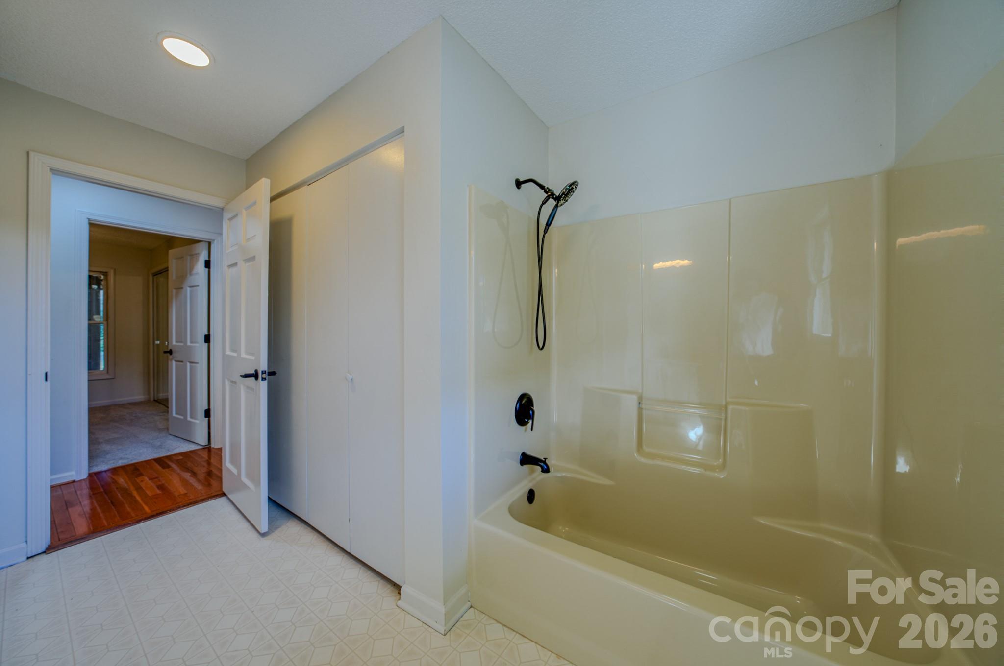 4 Hedgerose Court #D — Asheville