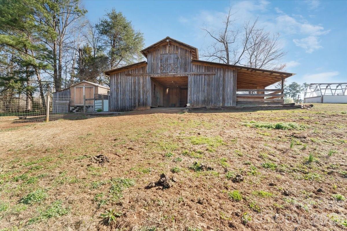 6268 Long Island Road — Catawba