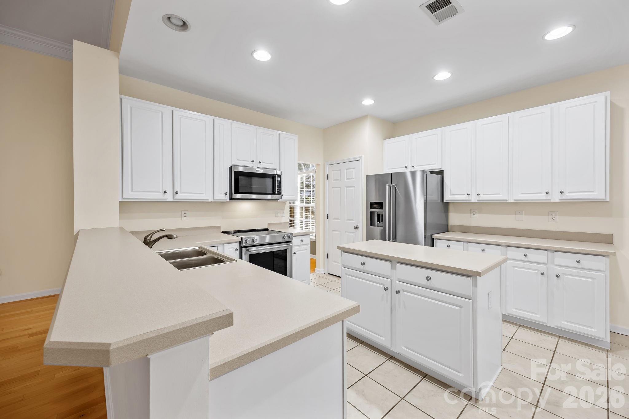 12602 Kemerton Lane — Huntersville