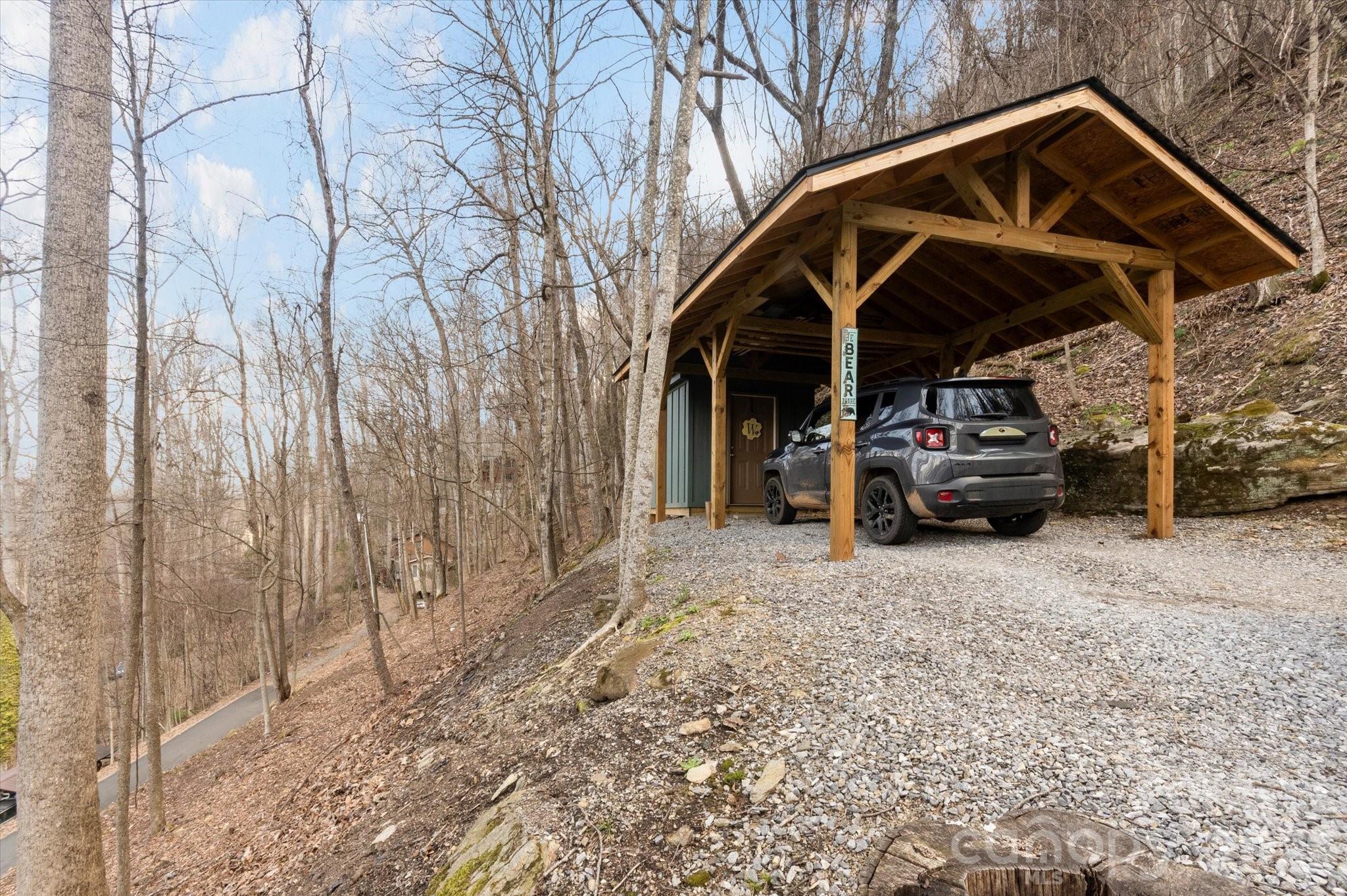 46 Hummingbird Drive — Maggie Valley
