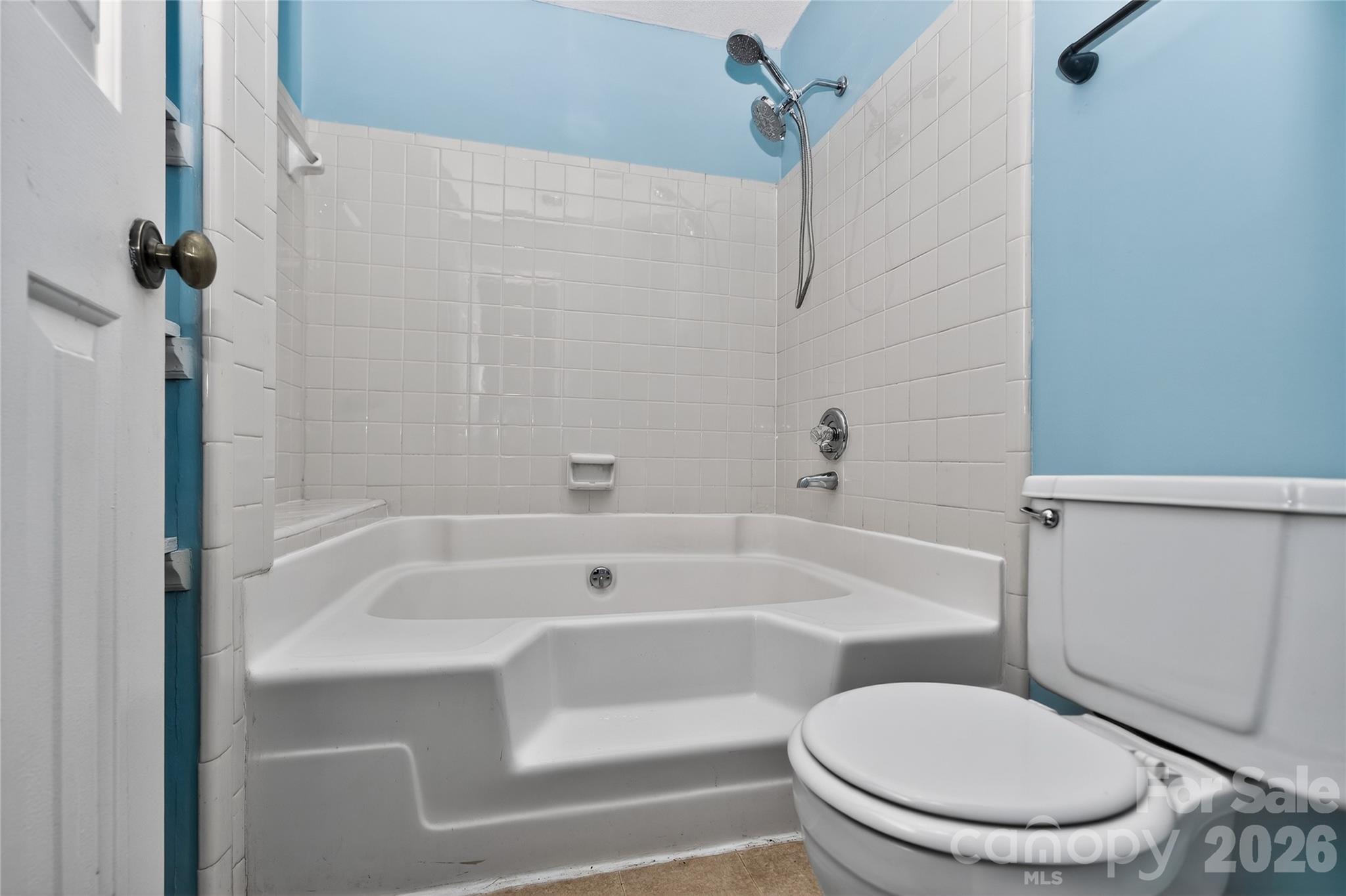 7302 Winery Lane — Charlotte