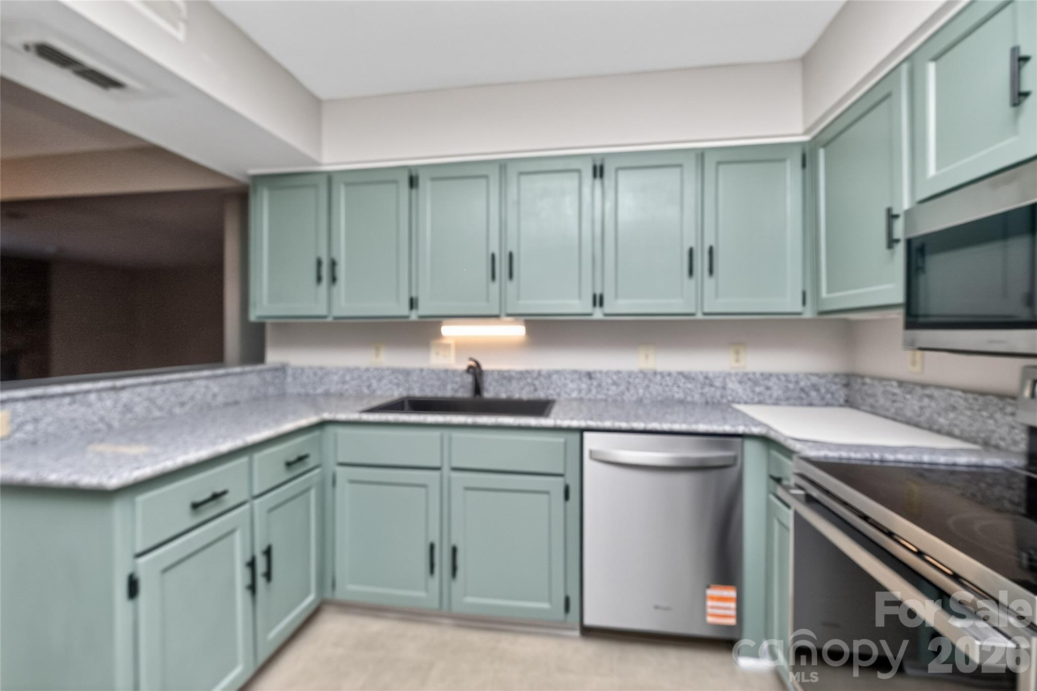 7302 Winery Lane — Charlotte