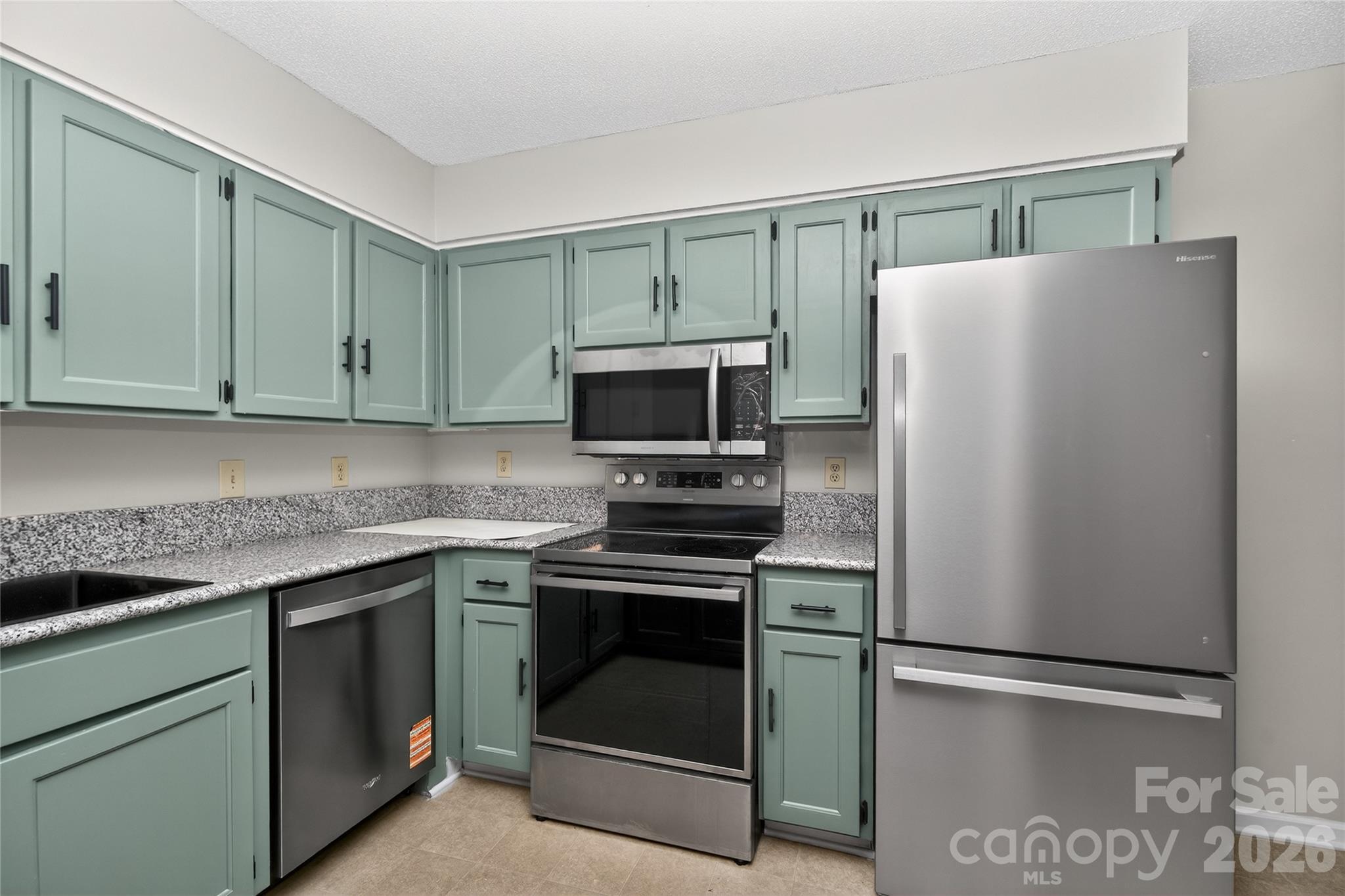 7302 Winery Lane — Charlotte