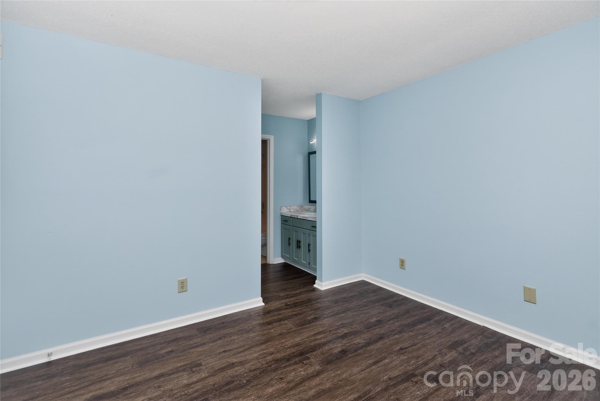 7302 Winery Lane — Charlotte
