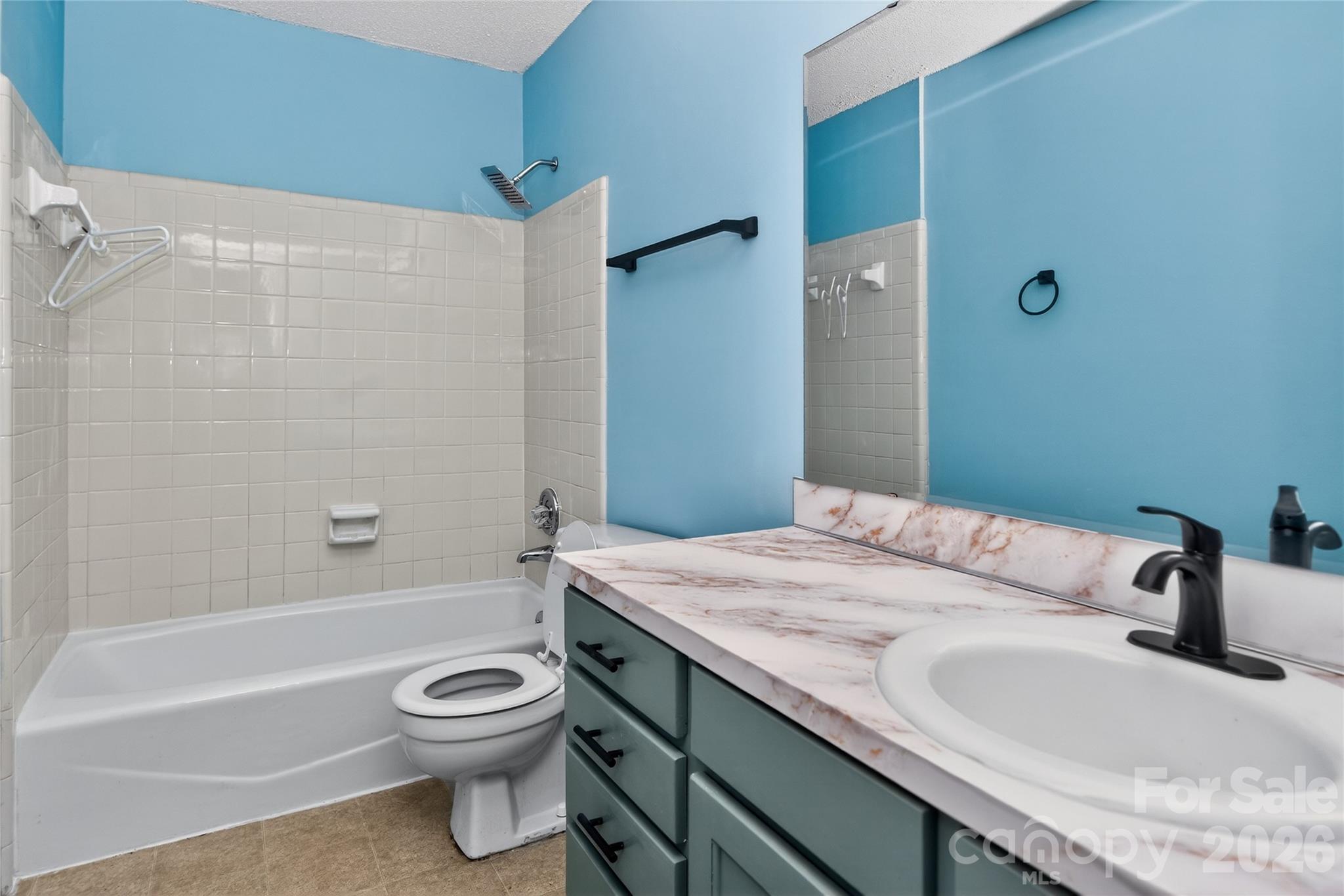 7302 Winery Lane — Charlotte