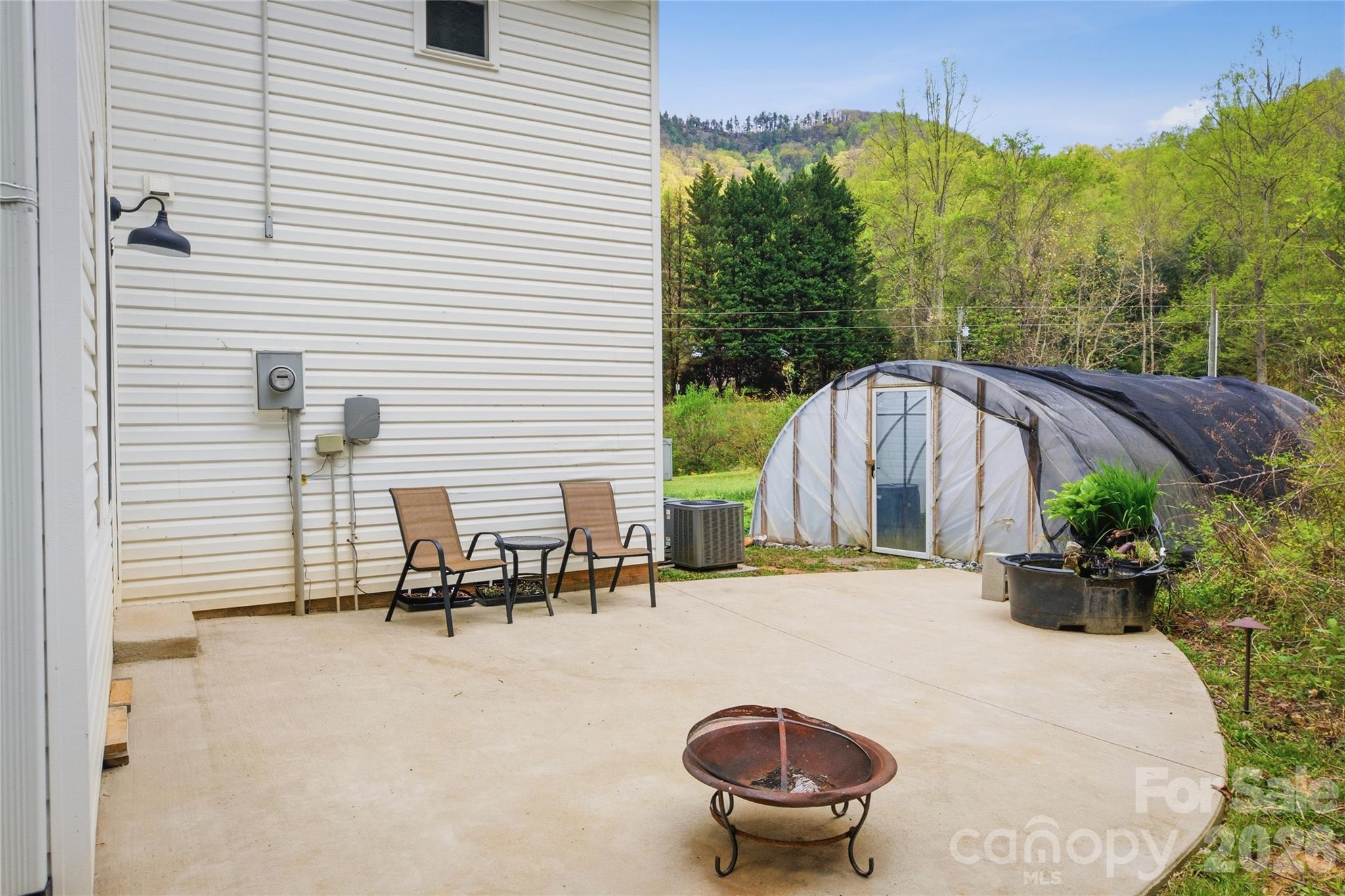 6470 Stone Mountain Road — Lenoir