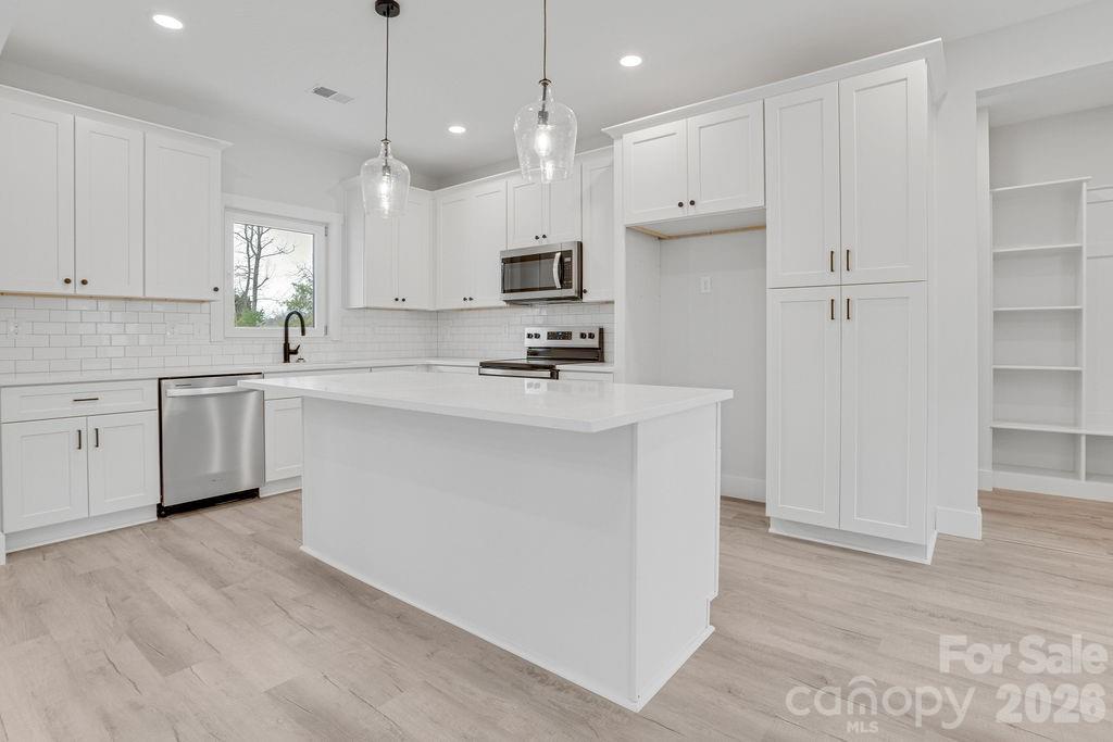 1500 Avalon Oaks Court — Dallas