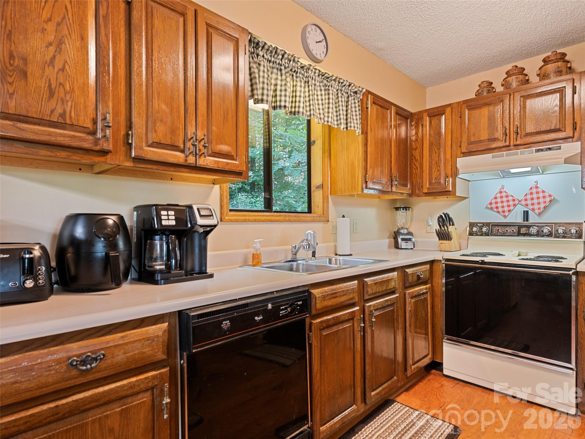 1672 Summit Drive — Maggie Valley