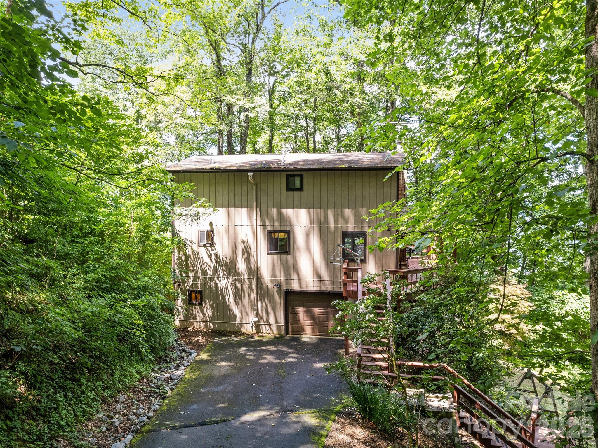 1672 Summit Drive — Maggie Valley